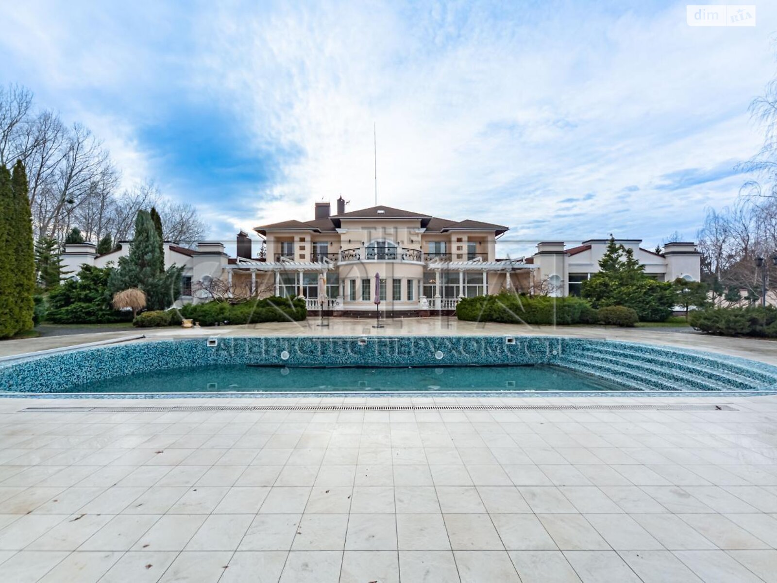 трехэтажный дом беседка, 882 кв. м, кирпич. Продажа в Козине фото 1 трехэтажный дом беседка, 882 кв. м, кирпич. Продажа в Козине фото 1