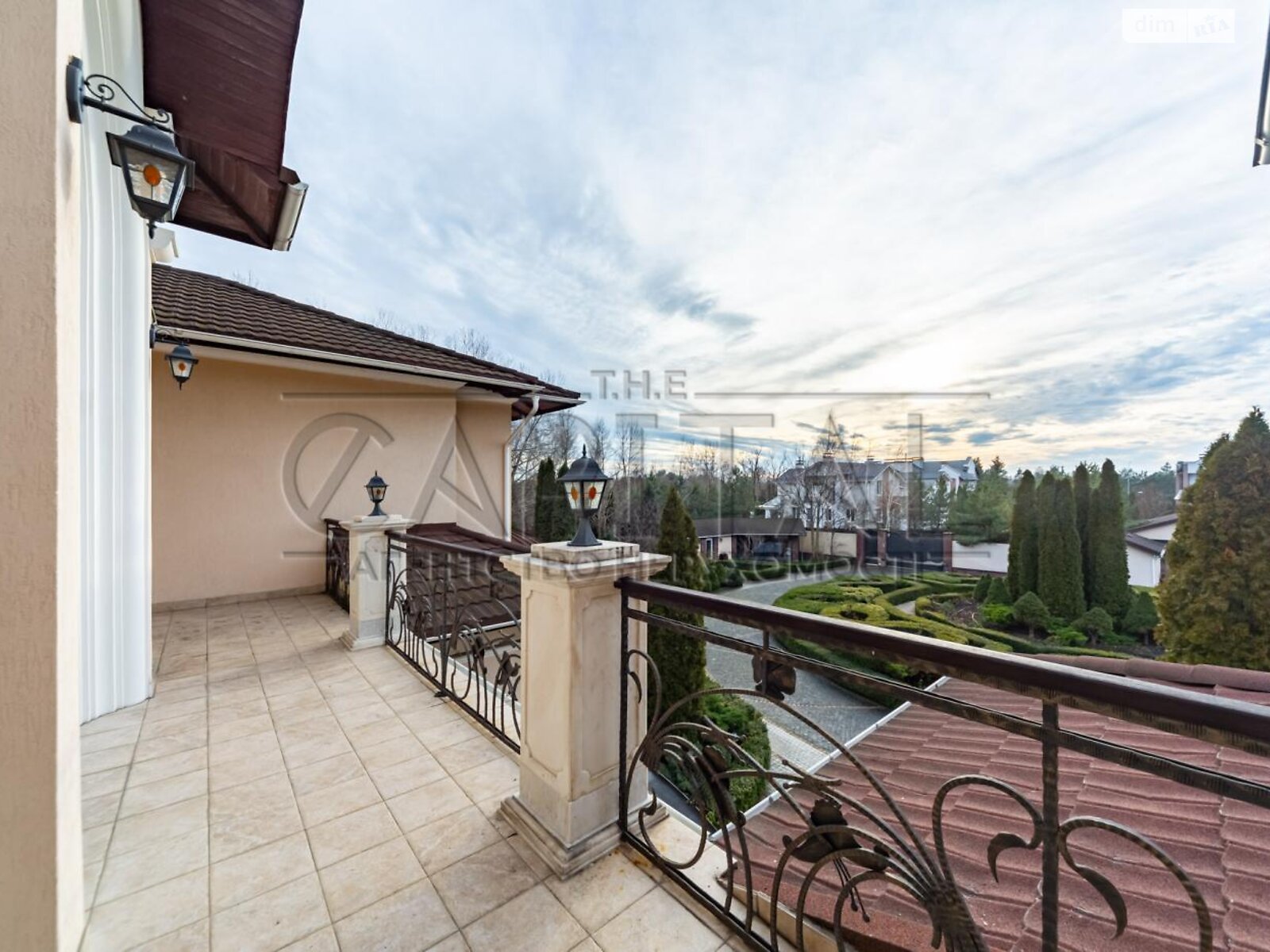 трехэтажный дом беседка, 882 кв. м, кирпич. Продажа в Козине фото 1 трехэтажный дом беседка, 882 кв. м, кирпич. Продажа в Козине фото 1