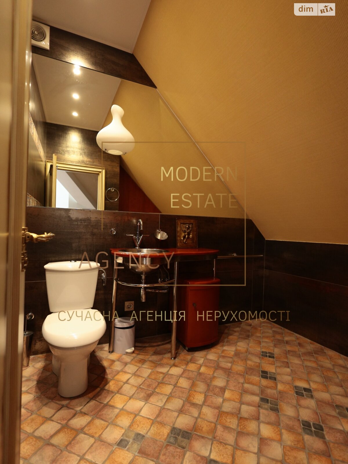 трехэтажный дом с верандой, 950 кв. м, кирпич. Продажа в Козине фото 1 трехэтажный дом с верандой, 950 кв. м, кирпич. Продажа в Козине фото 1