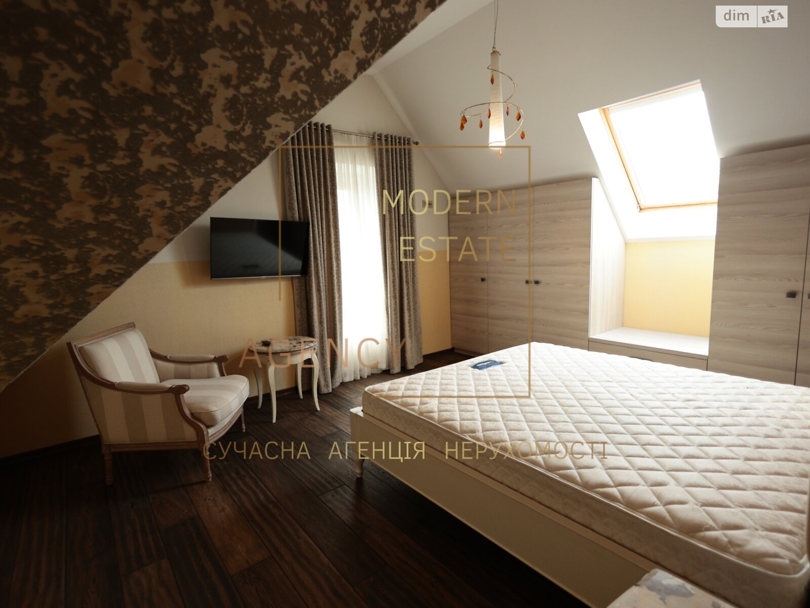 трехэтажный дом с верандой, 950 кв. м, кирпич. Продажа в Козине фото 1 трехэтажный дом с верандой, 950 кв. м, кирпич. Продажа в Козине фото 1