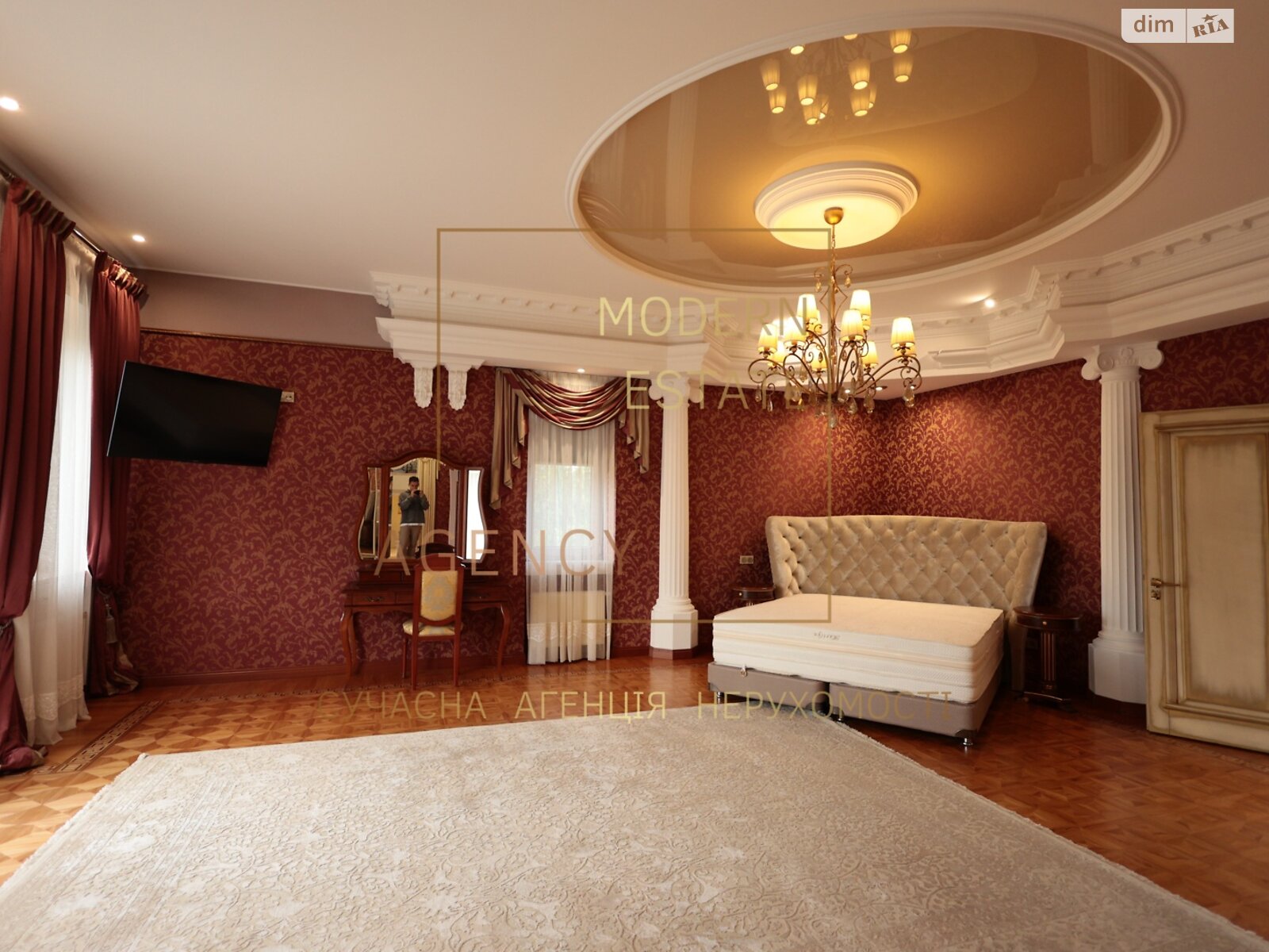 трехэтажный дом с верандой, 950 кв. м, кирпич. Продажа в Козине фото 1 трехэтажный дом с верандой, 950 кв. м, кирпич. Продажа в Козине фото 1