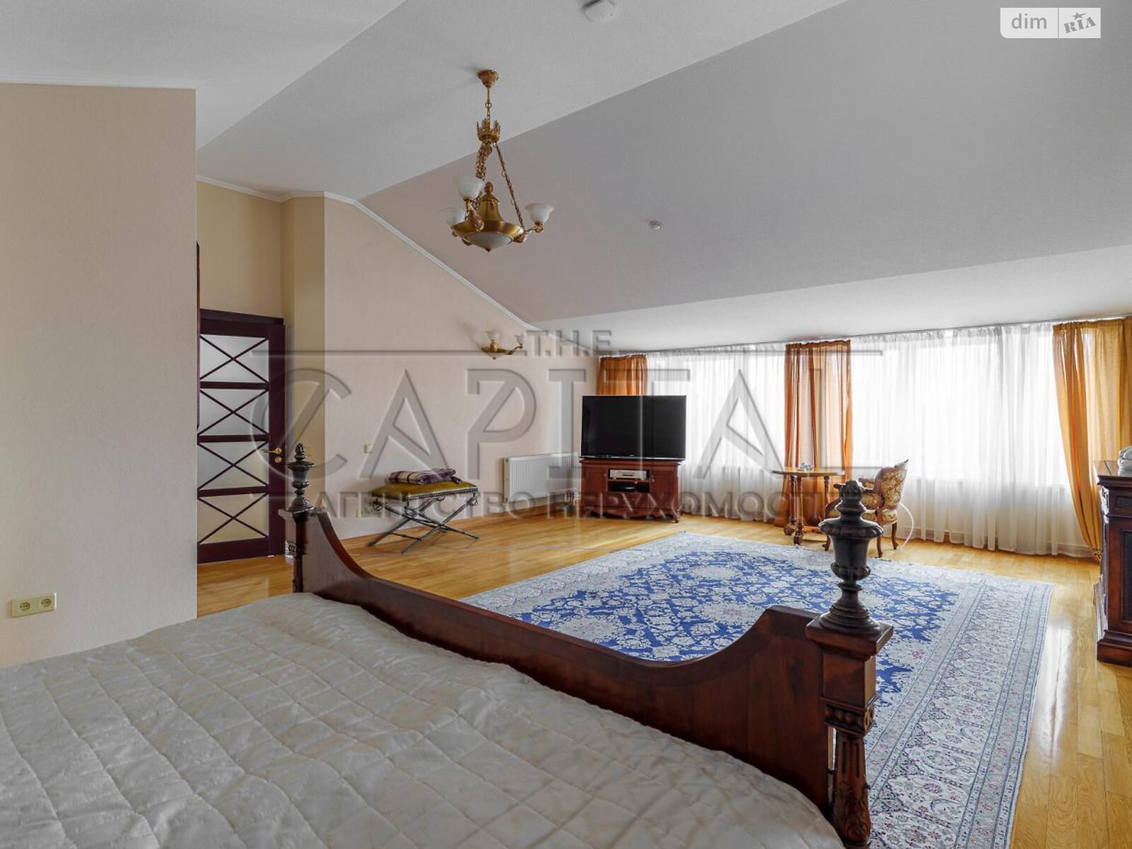 триповерховий будинок з верандою, 917 кв. м, цегла. Продаж у Козині фото 1 триповерховий будинок з верандою, 917 кв. м, цегла. Продаж у Козині фото 1