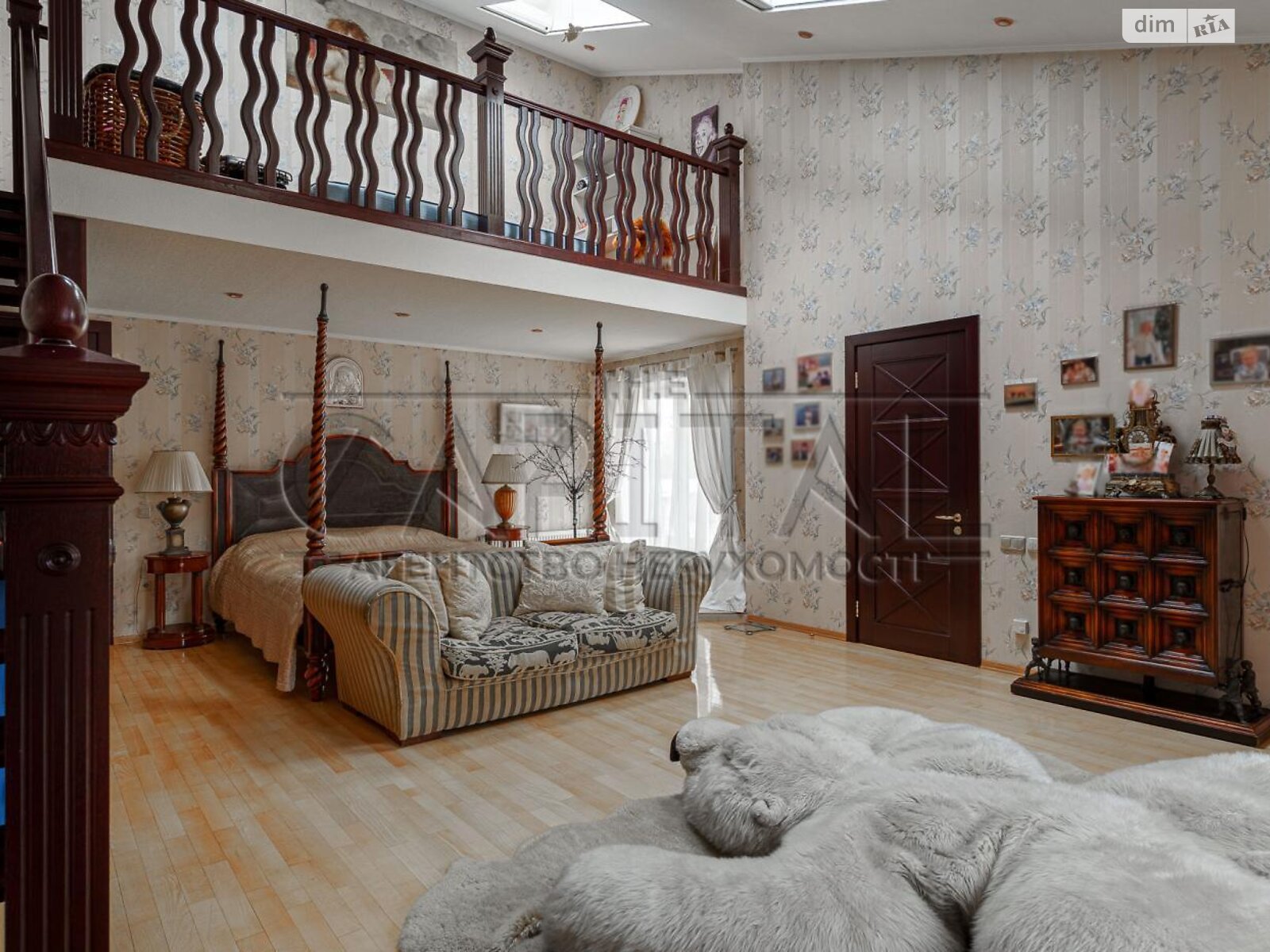 триповерховий будинок з верандою, 917 кв. м, цегла. Продаж у Козині фото 1 триповерховий будинок з верандою, 917 кв. м, цегла. Продаж у Козині фото 1