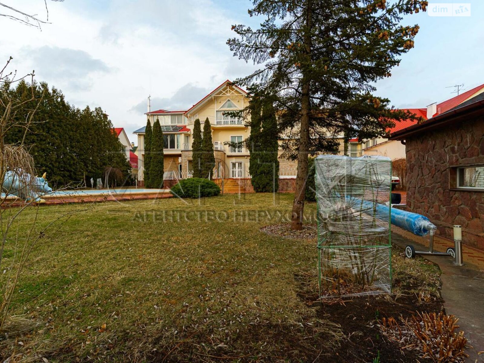 триповерховий будинок з верандою, 917 кв. м, цегла. Продаж у Козині фото 1 триповерховий будинок з верандою, 917 кв. м, цегла. Продаж у Козині фото 1