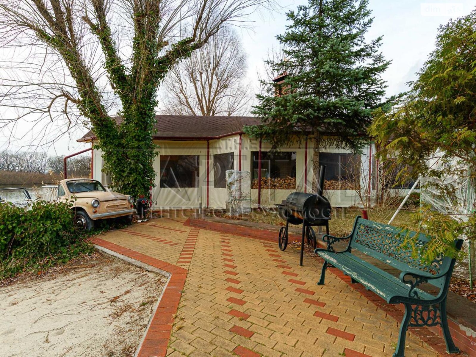триповерховий будинок з верандою, 917 кв. м, цегла. Продаж у Козині фото 1 триповерховий будинок з верандою, 917 кв. м, цегла. Продаж у Козині фото 1