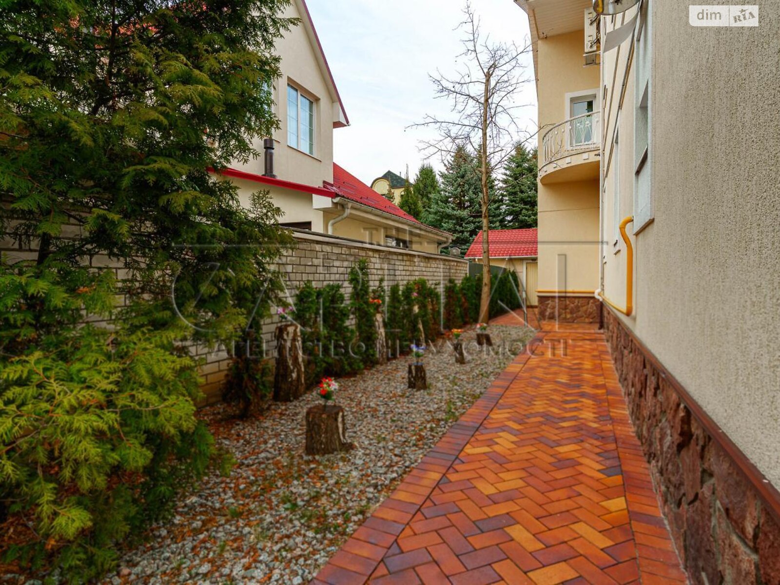 триповерховий будинок з верандою, 917 кв. м, цегла. Продаж у Козині фото 1 триповерховий будинок з верандою, 917 кв. м, цегла. Продаж у Козині фото 1