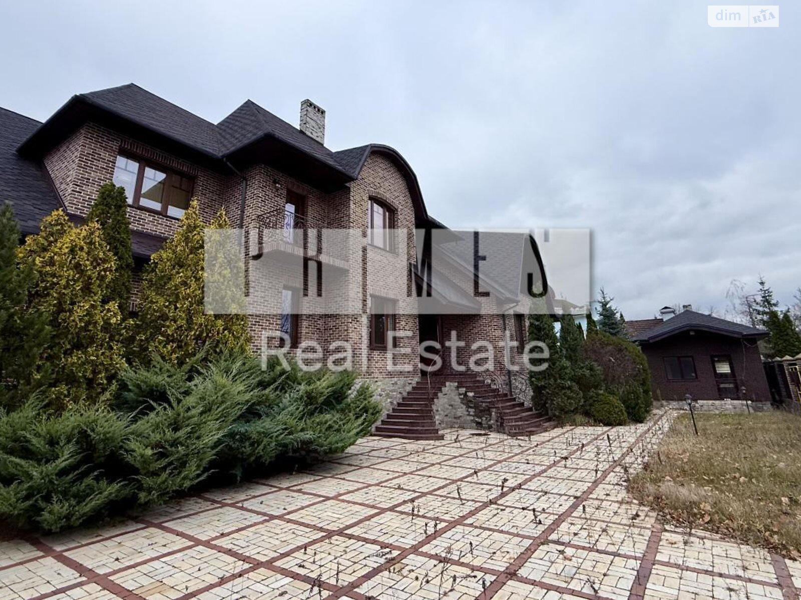 двухэтажный дом с гаражом, 730 кв. м, кирпич. Продажа в Козине фото 1