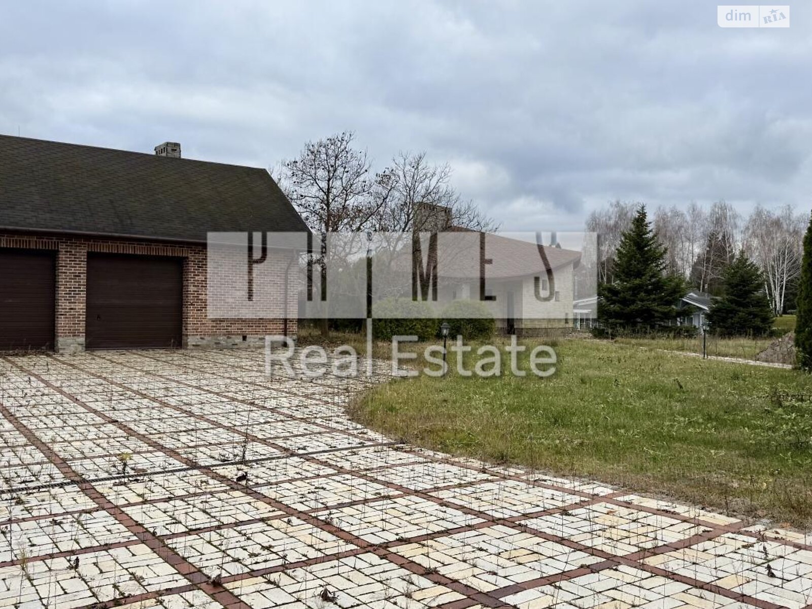 двухэтажный дом с гаражом, 730 кв. м, кирпич. Продажа в Козине фото 1