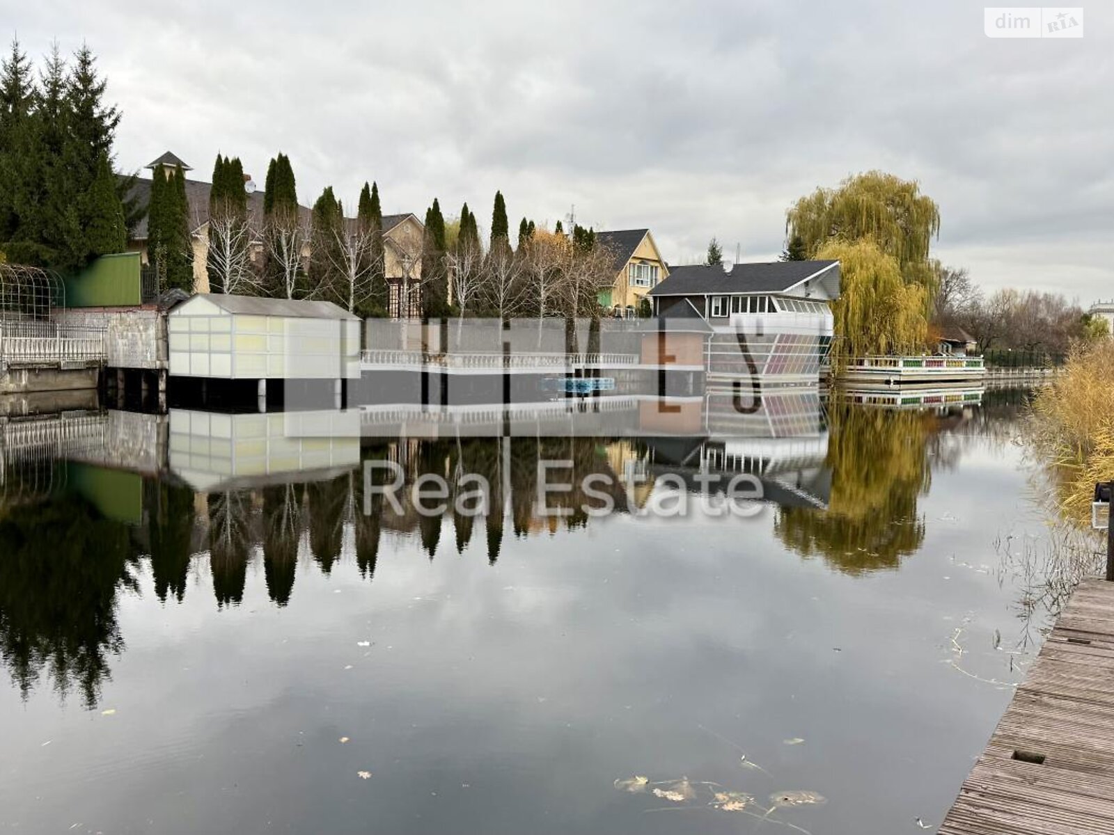 двухэтажный дом с гаражом, 730 кв. м, кирпич. Продажа в Козине фото 1