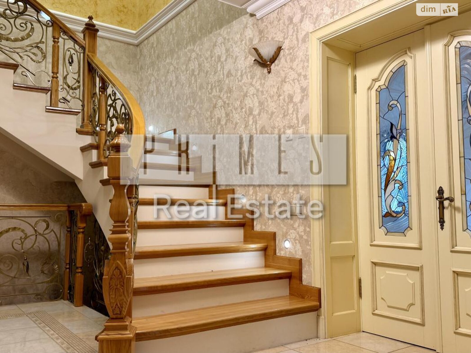 двухэтажный дом с гаражом, 730 кв. м, кирпич. Продажа в Козине фото 1