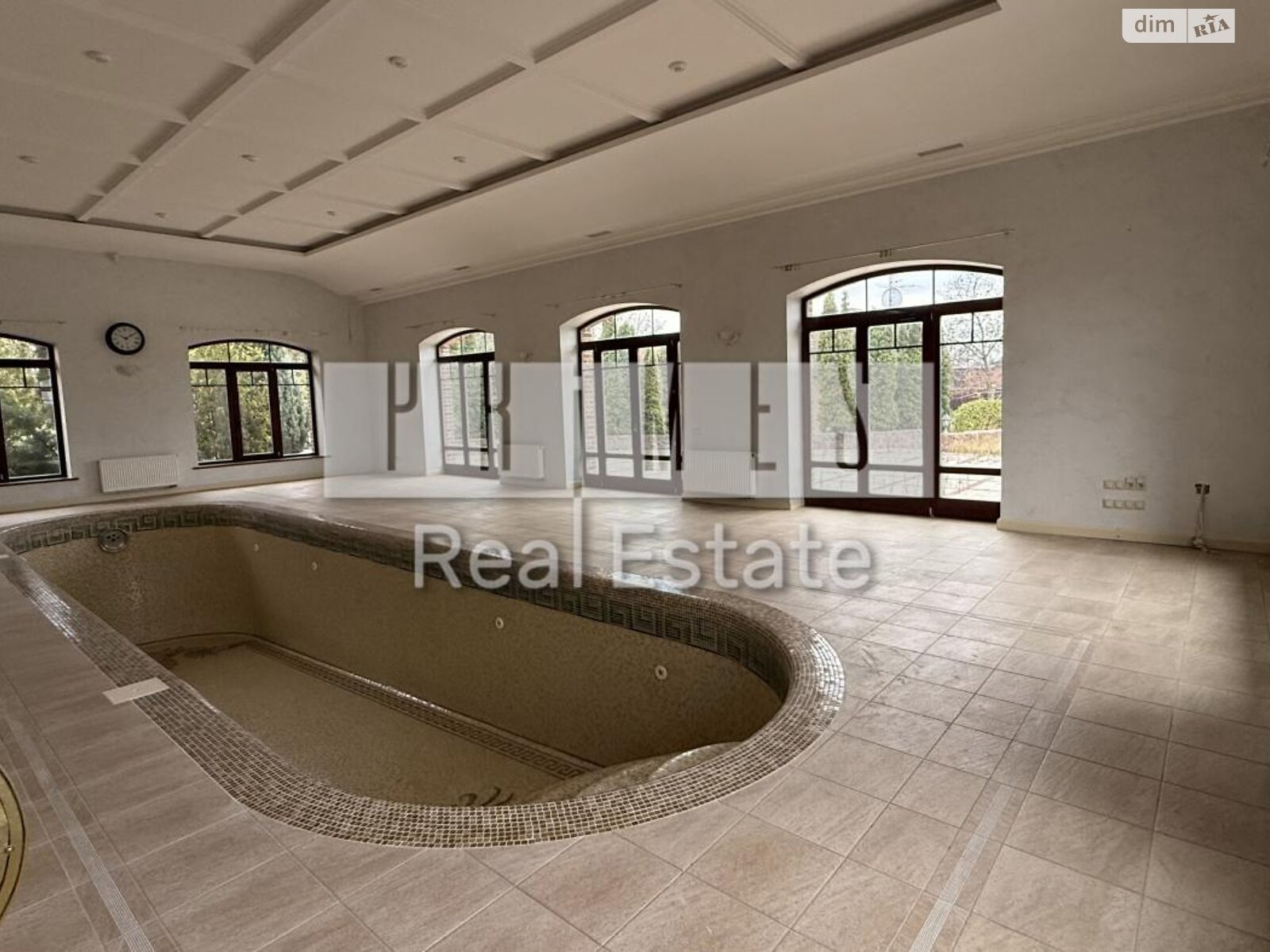 двухэтажный дом с гаражом, 730 кв. м, кирпич. Продажа в Козине фото 1