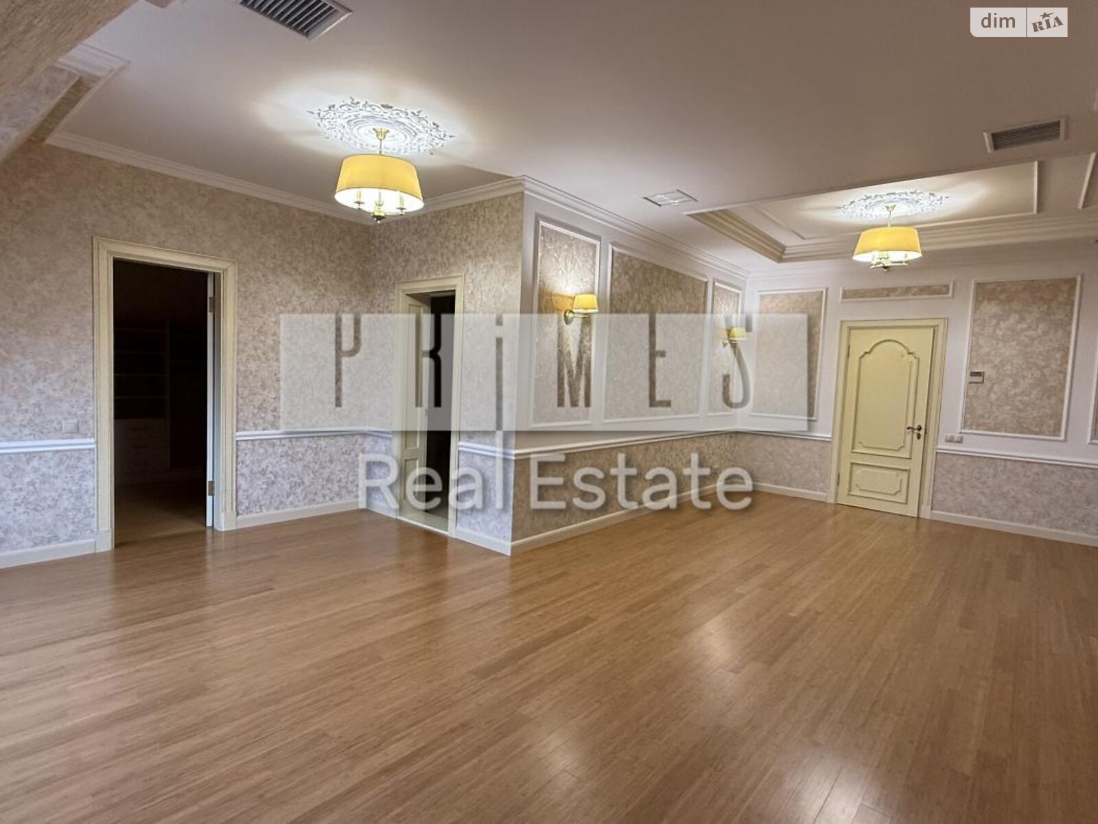 двухэтажный дом с гаражом, 730 кв. м, кирпич. Продажа в Козине фото 1