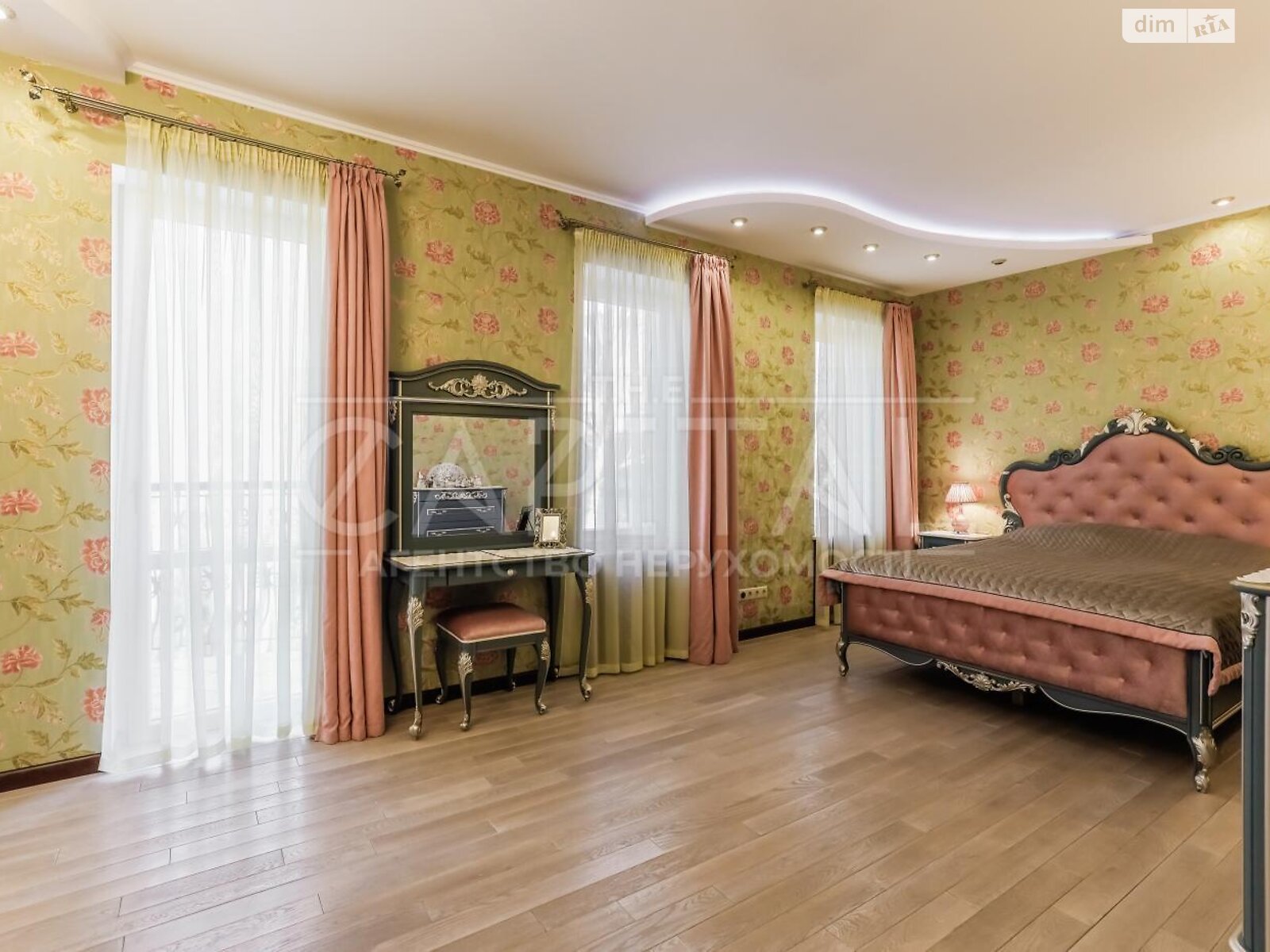 трехэтажный дом веранда, 730 кв. м, кирпич. Продажа в Козине фото 1