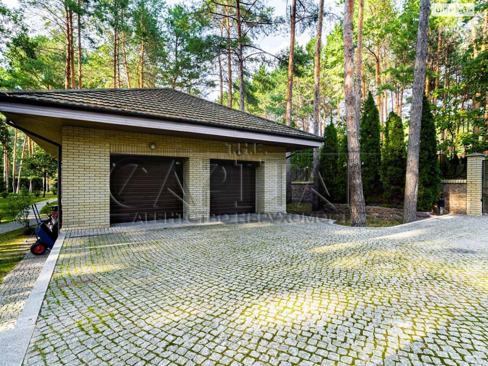 двухэтажный дом с гаражом, 700 кв. м, кирпич. Продажа в Козине фото 1 двухэтажный дом с гаражом, 700 кв. м, кирпич. Продажа в Козине фото 1