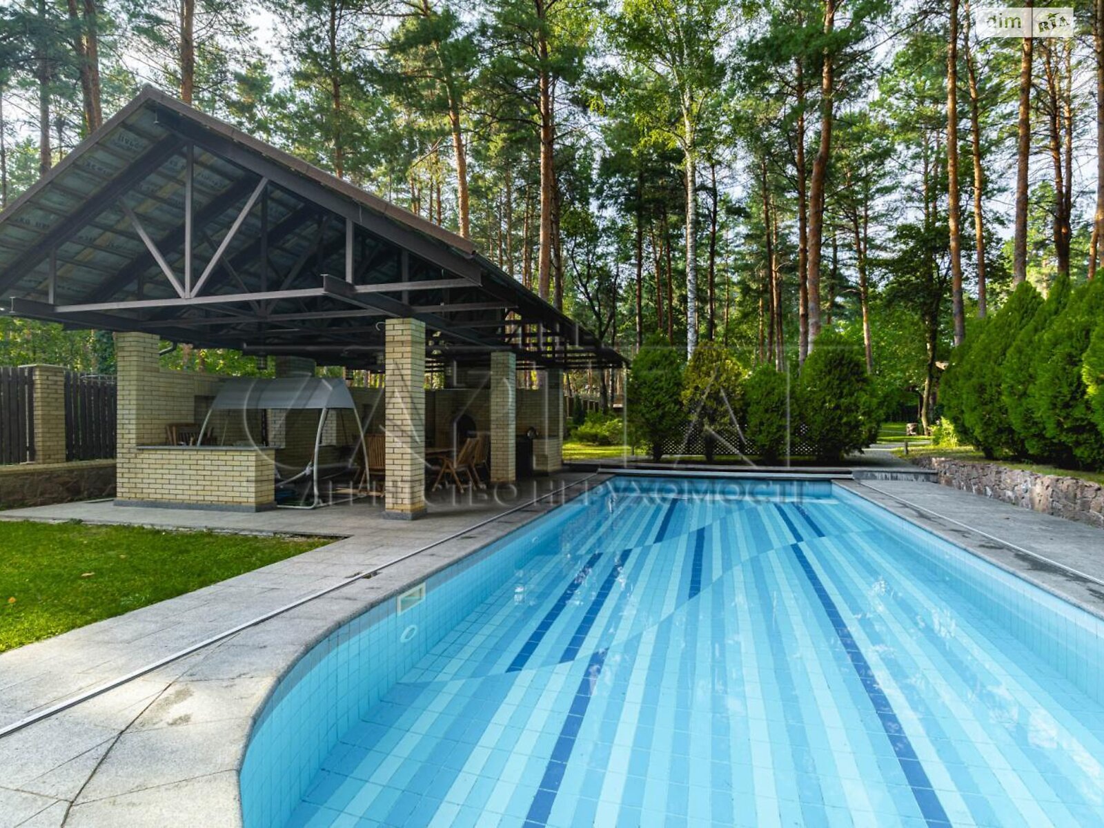 двухэтажный дом с гаражом, 700 кв. м, кирпич. Продажа в Козине фото 1 двухэтажный дом с гаражом, 700 кв. м, кирпич. Продажа в Козине фото 1