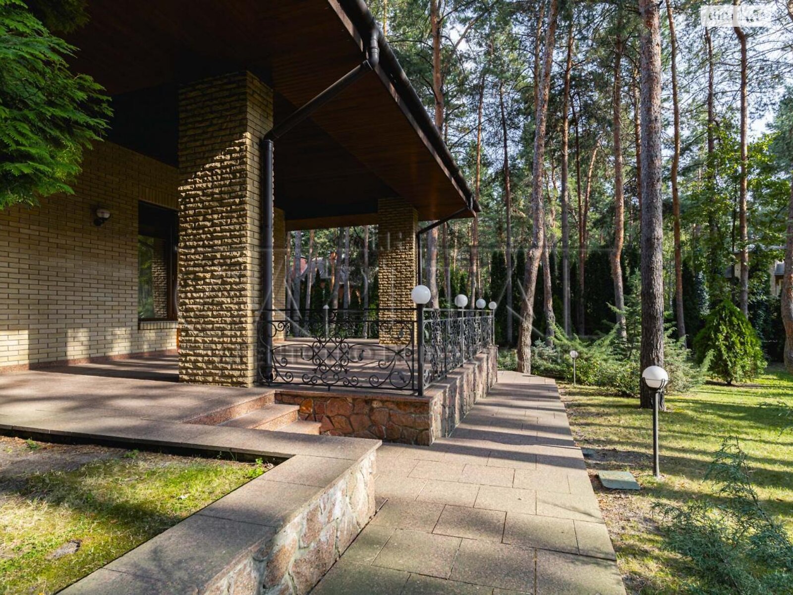 двухэтажный дом с гаражом, 700 кв. м, кирпич. Продажа в Козине фото 1 двухэтажный дом с гаражом, 700 кв. м, кирпич. Продажа в Козине фото 1