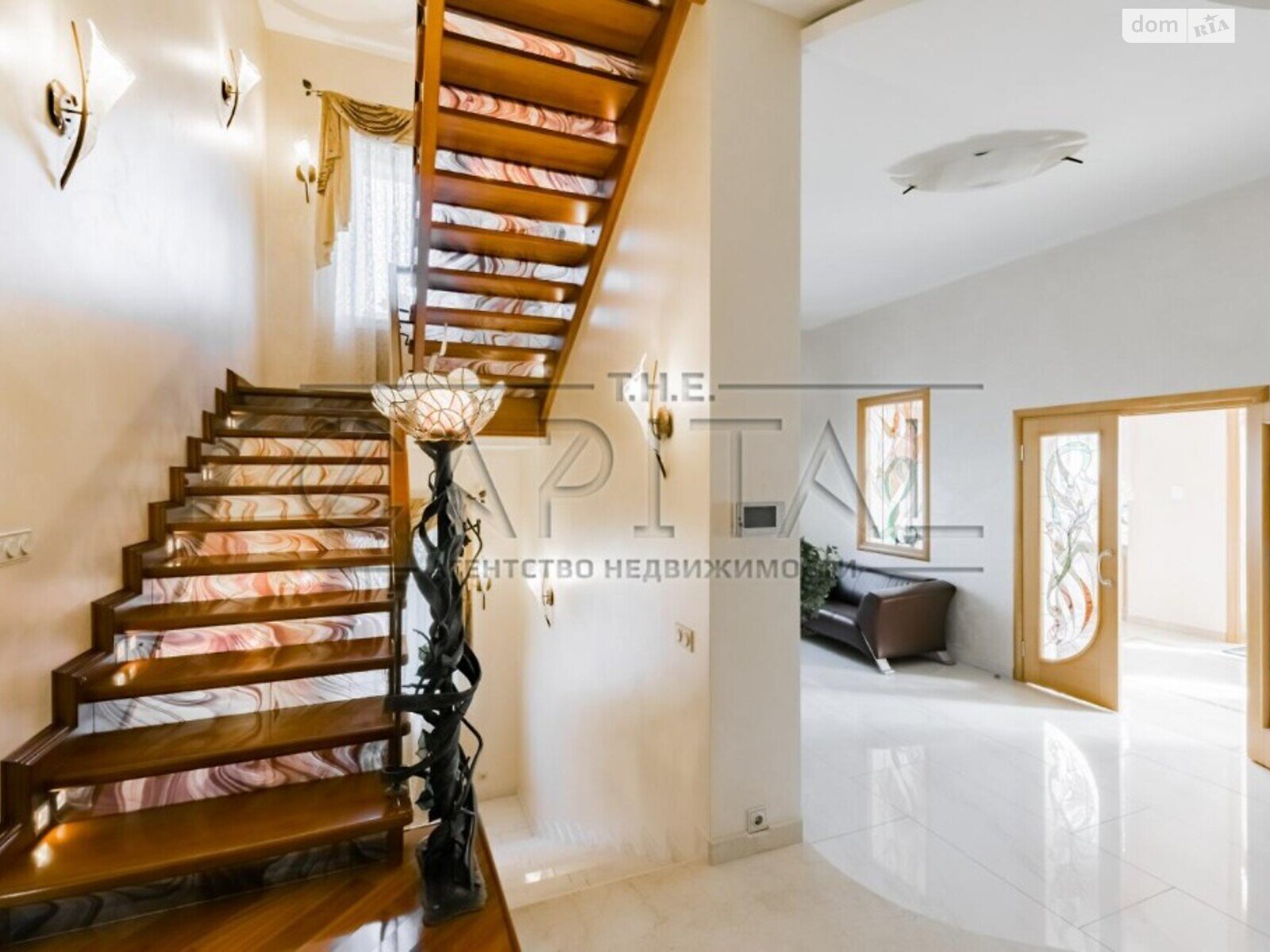 триповерховий будинок, 815 кв. м, цегла. Продаж у Козині фото 1 триповерховий будинок, 815 кв. м, цегла. Продаж у Козині фото 1