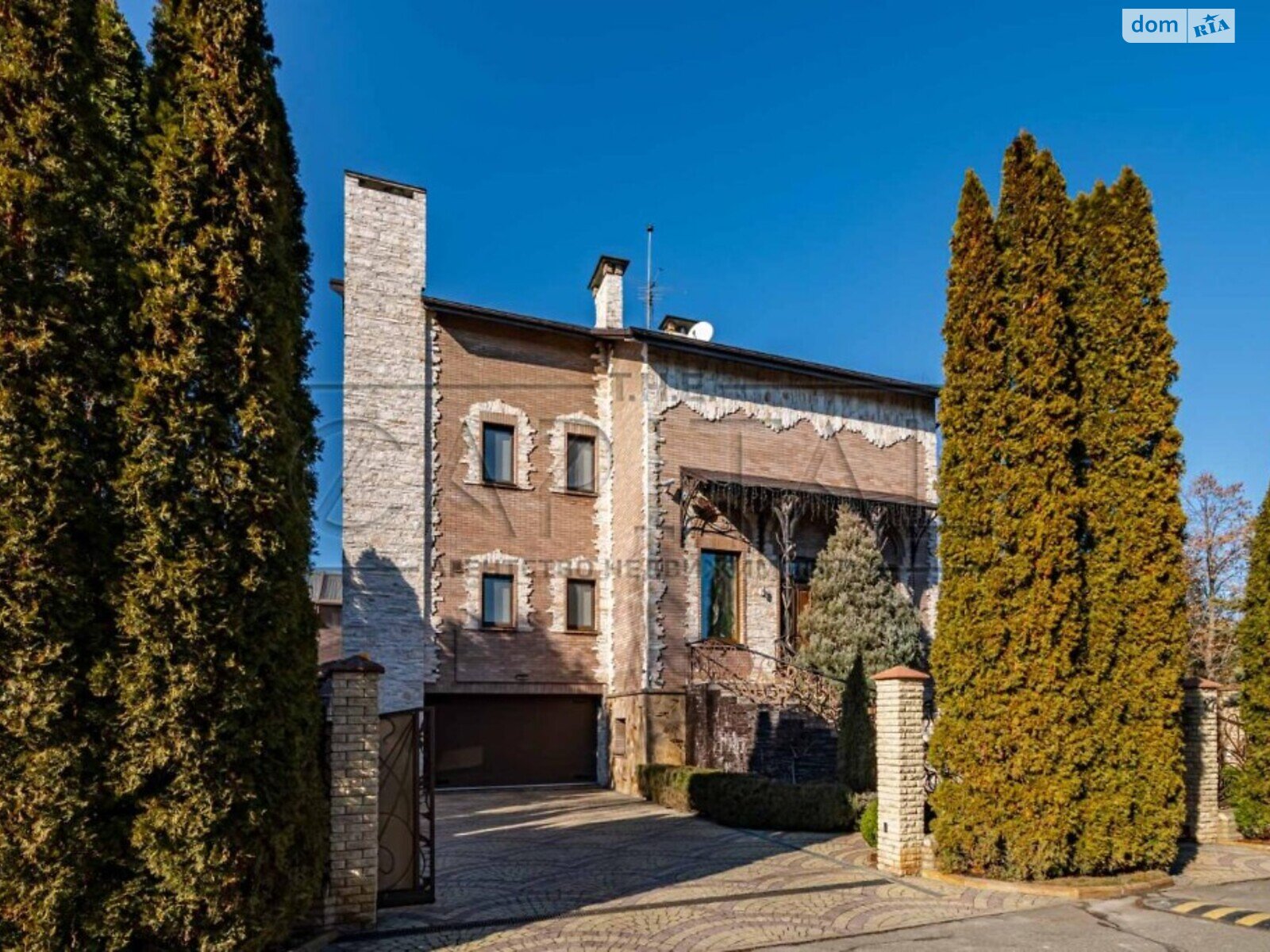 триповерховий будинок, 815 кв. м, цегла. Продаж у Козині фото 1 триповерховий будинок, 815 кв. м, цегла. Продаж у Козині фото 1