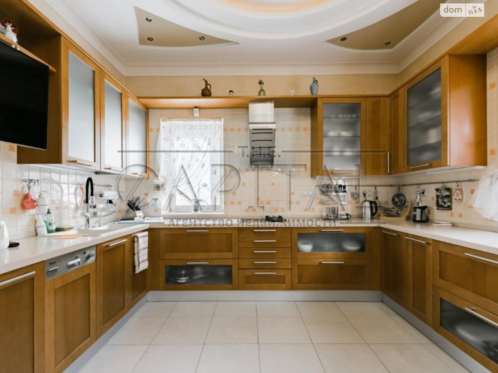 триповерховий будинок, 815 кв. м, цегла. Продаж у Козині фото 1 триповерховий будинок, 815 кв. м, цегла. Продаж у Козині фото 1
