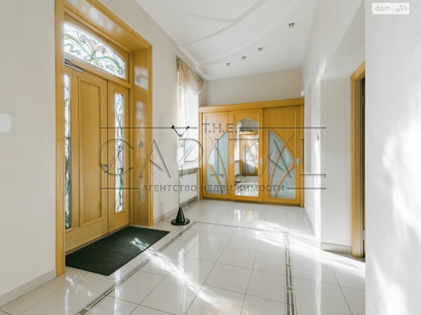 триповерховий будинок, 815 кв. м, цегла. Продаж у Козині фото 1 триповерховий будинок, 815 кв. м, цегла. Продаж у Козині фото 1