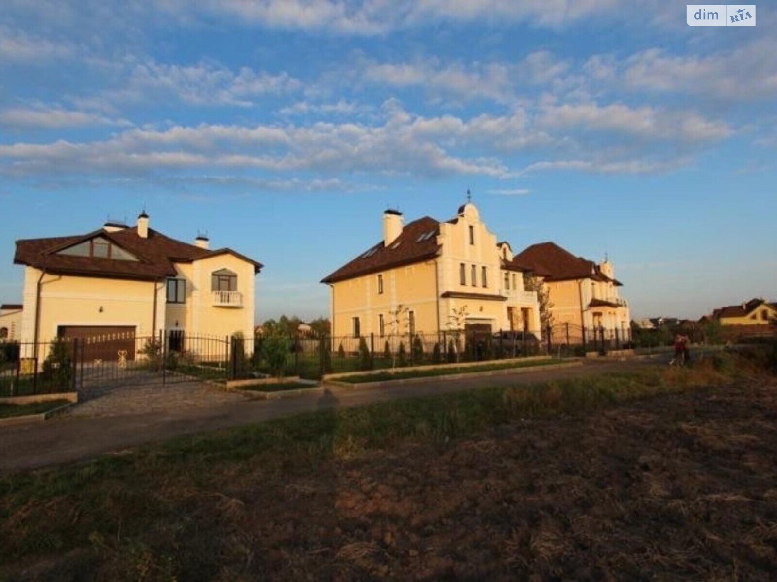 трехэтажный дом, 440 кв. м, кирпич. Продажа в Козине фото 1