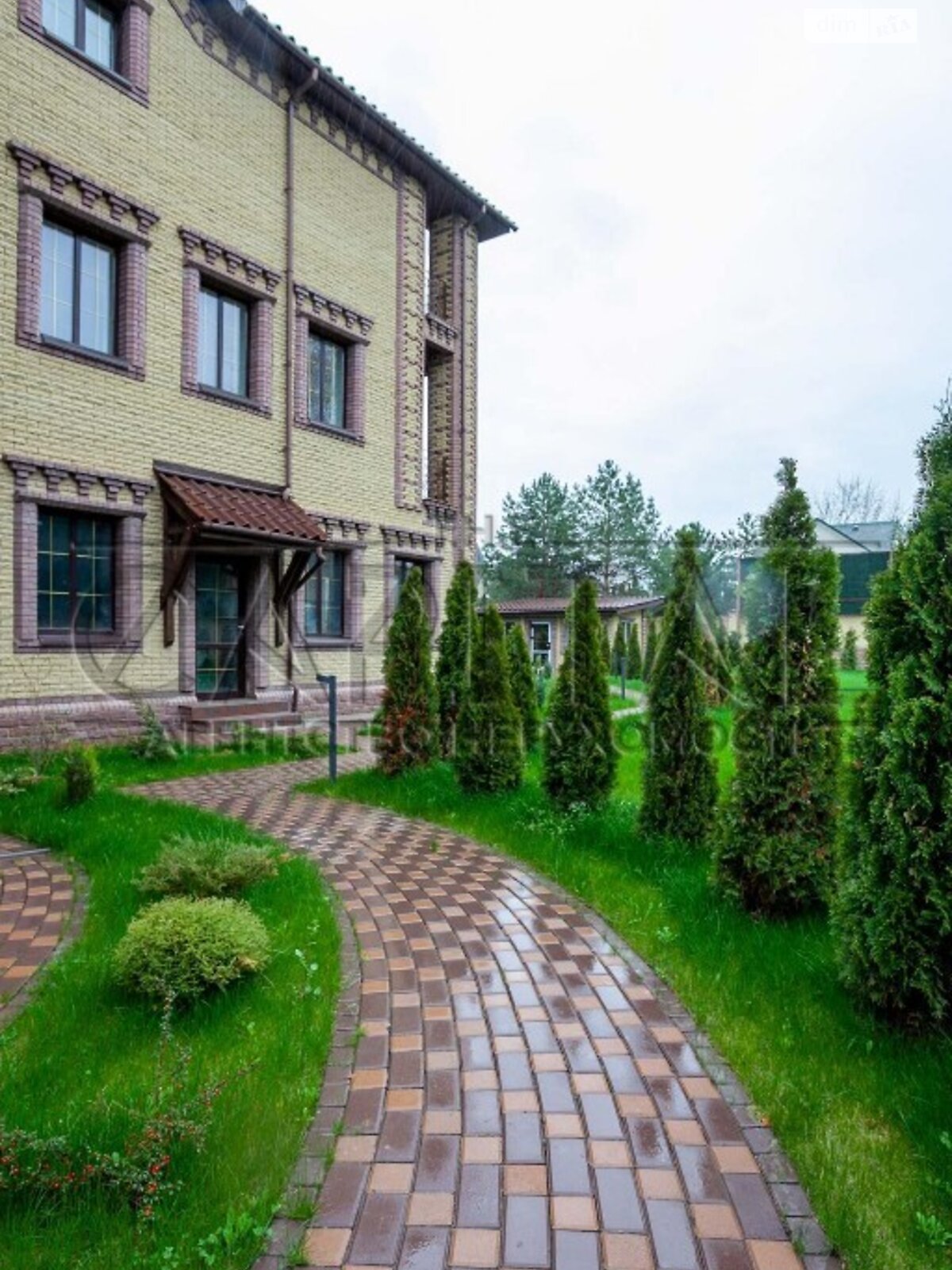 трехэтажный дом, 635 кв. м, кирпич. Продажа в Козине фото 1 трехэтажный дом, 635 кв. м, кирпич. Продажа в Козине фото 1