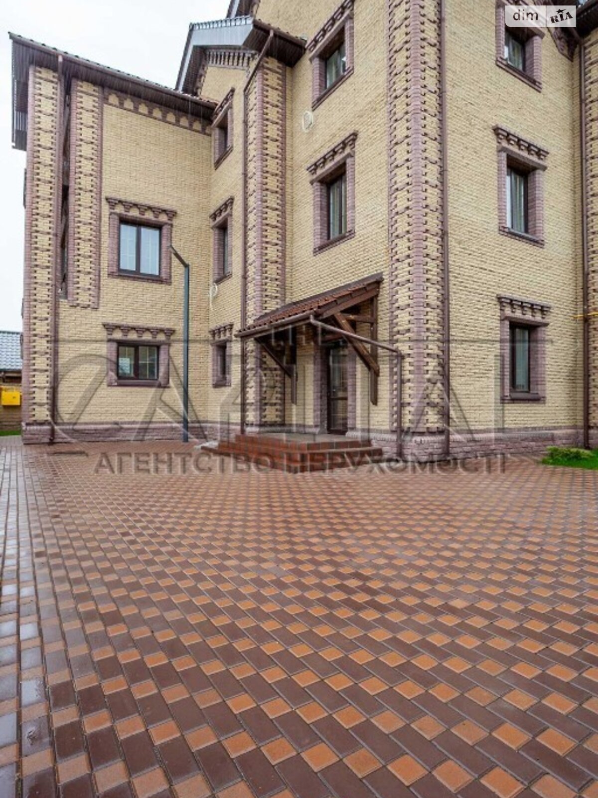 трехэтажный дом, 635 кв. м, кирпич. Продажа в Козине фото 1 трехэтажный дом, 635 кв. м, кирпич. Продажа в Козине фото 1