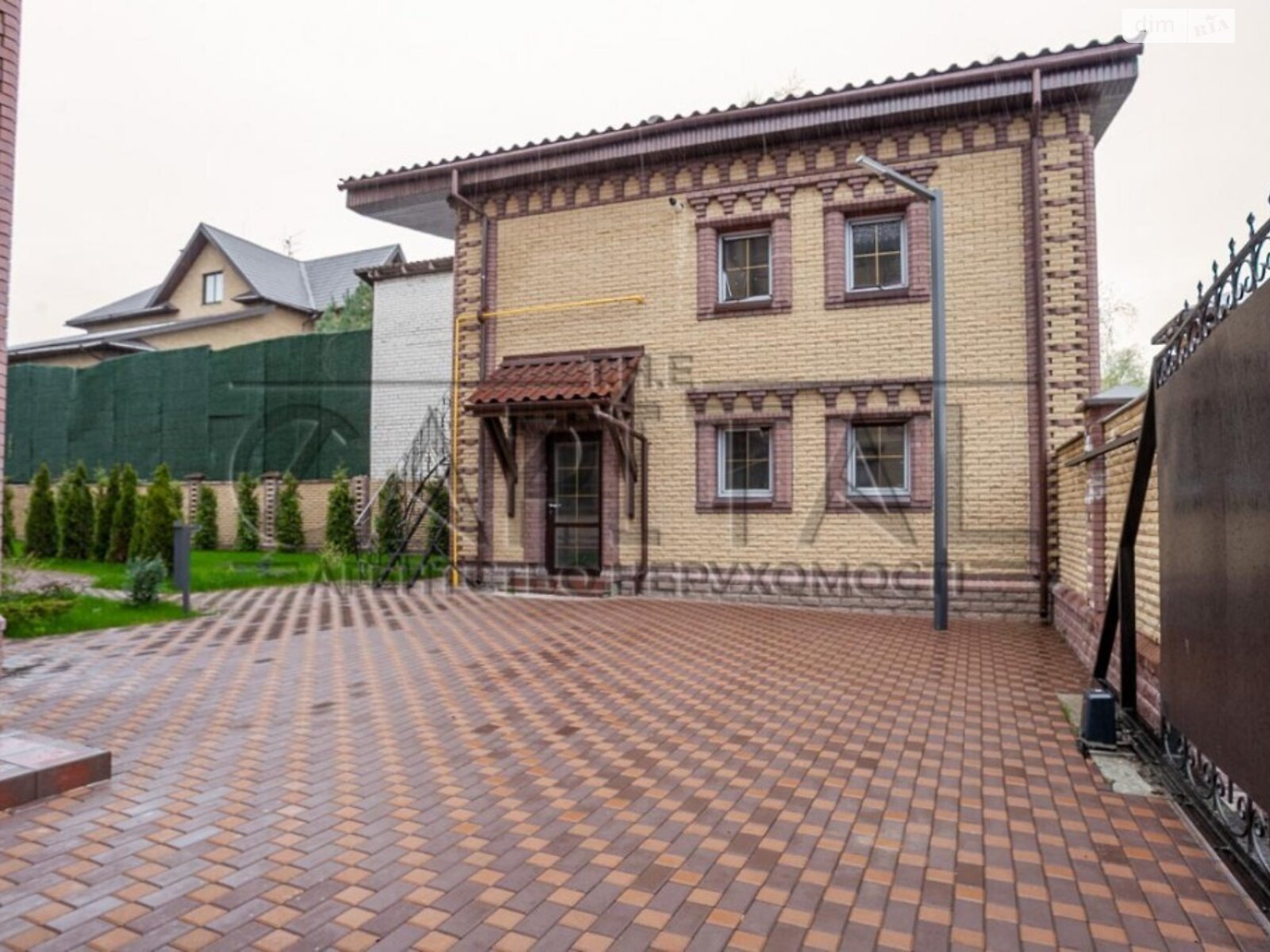 трехэтажный дом, 635 кв. м, кирпич. Продажа в Козине фото 1 трехэтажный дом, 635 кв. м, кирпич. Продажа в Козине фото 1