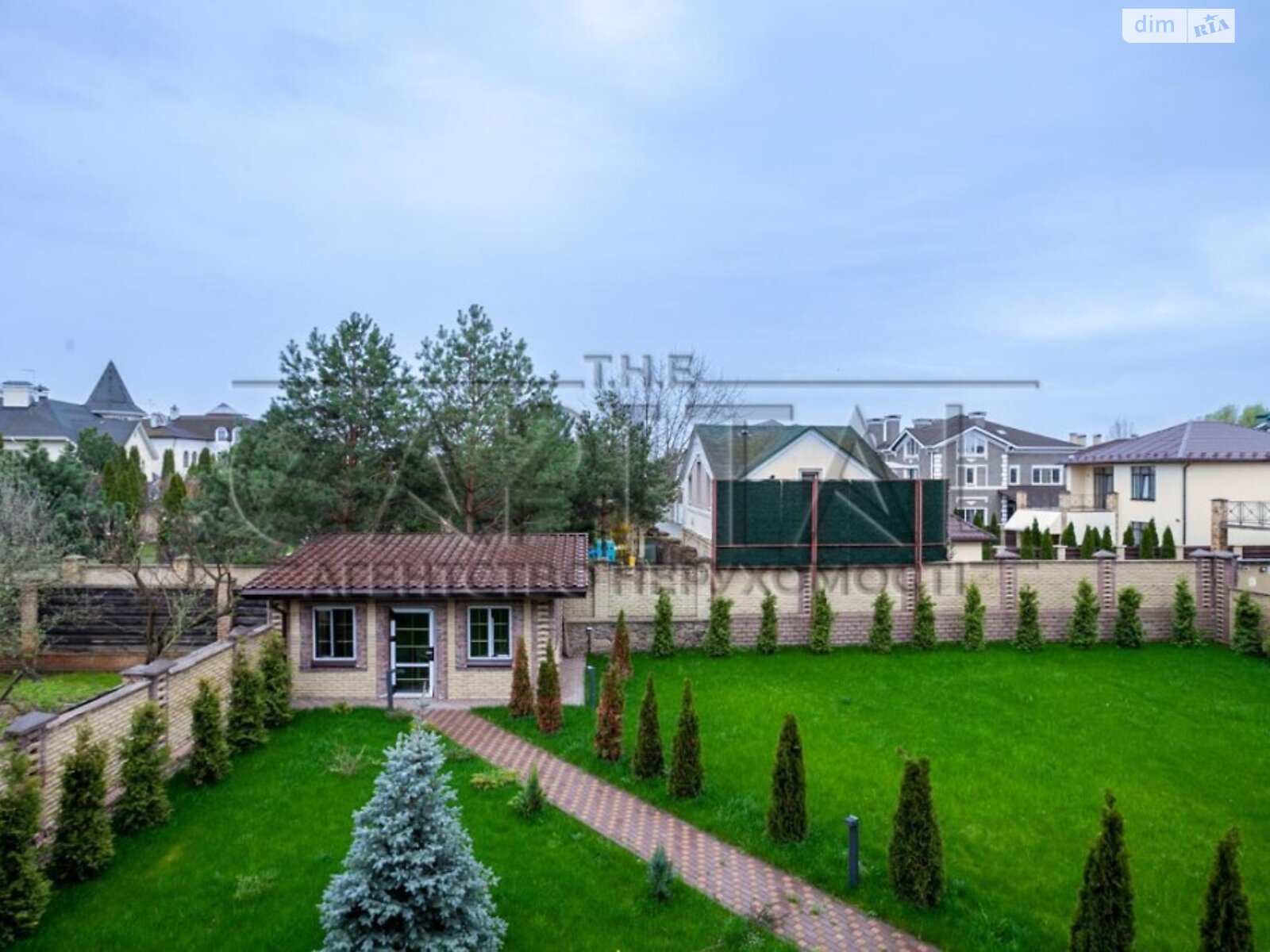 трехэтажный дом, 635 кв. м, кирпич. Продажа в Козине фото 1 трехэтажный дом, 635 кв. м, кирпич. Продажа в Козине фото 1