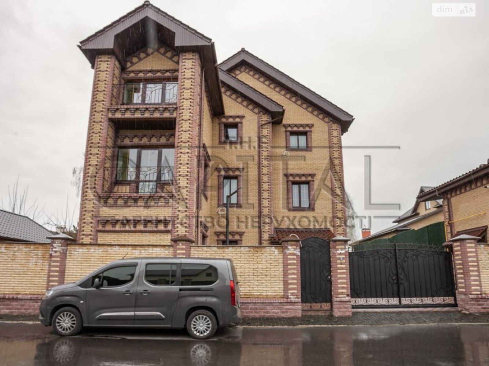 трехэтажный дом, 635 кв. м, кирпич. Продажа в Козине фото 1 трехэтажный дом, 635 кв. м, кирпич. Продажа в Козине фото 1