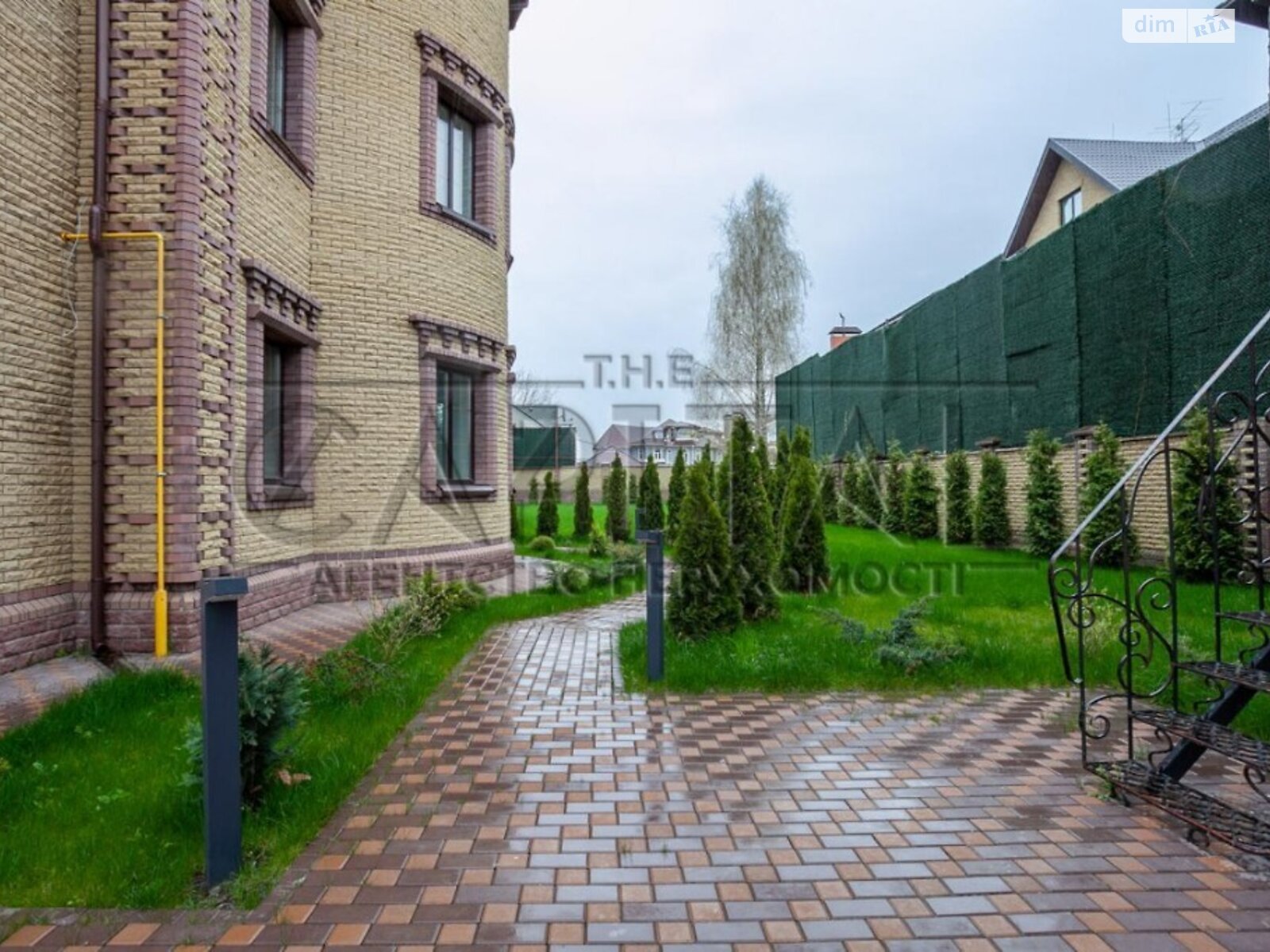 трехэтажный дом, 635 кв. м, кирпич. Продажа в Козине фото 1 трехэтажный дом, 635 кв. м, кирпич. Продажа в Козине фото 1