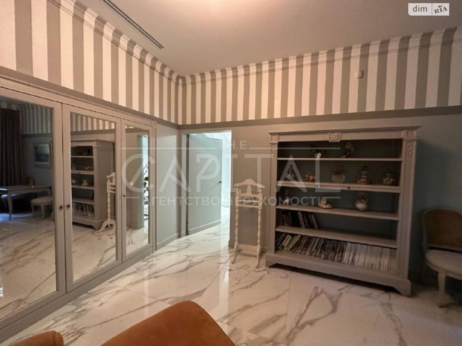 двоповерховий будинок, 1500 кв. м, цегла. Продаж у Козині фото 1 двоповерховий будинок, 1500 кв. м, цегла. Продаж у Козині фото 1