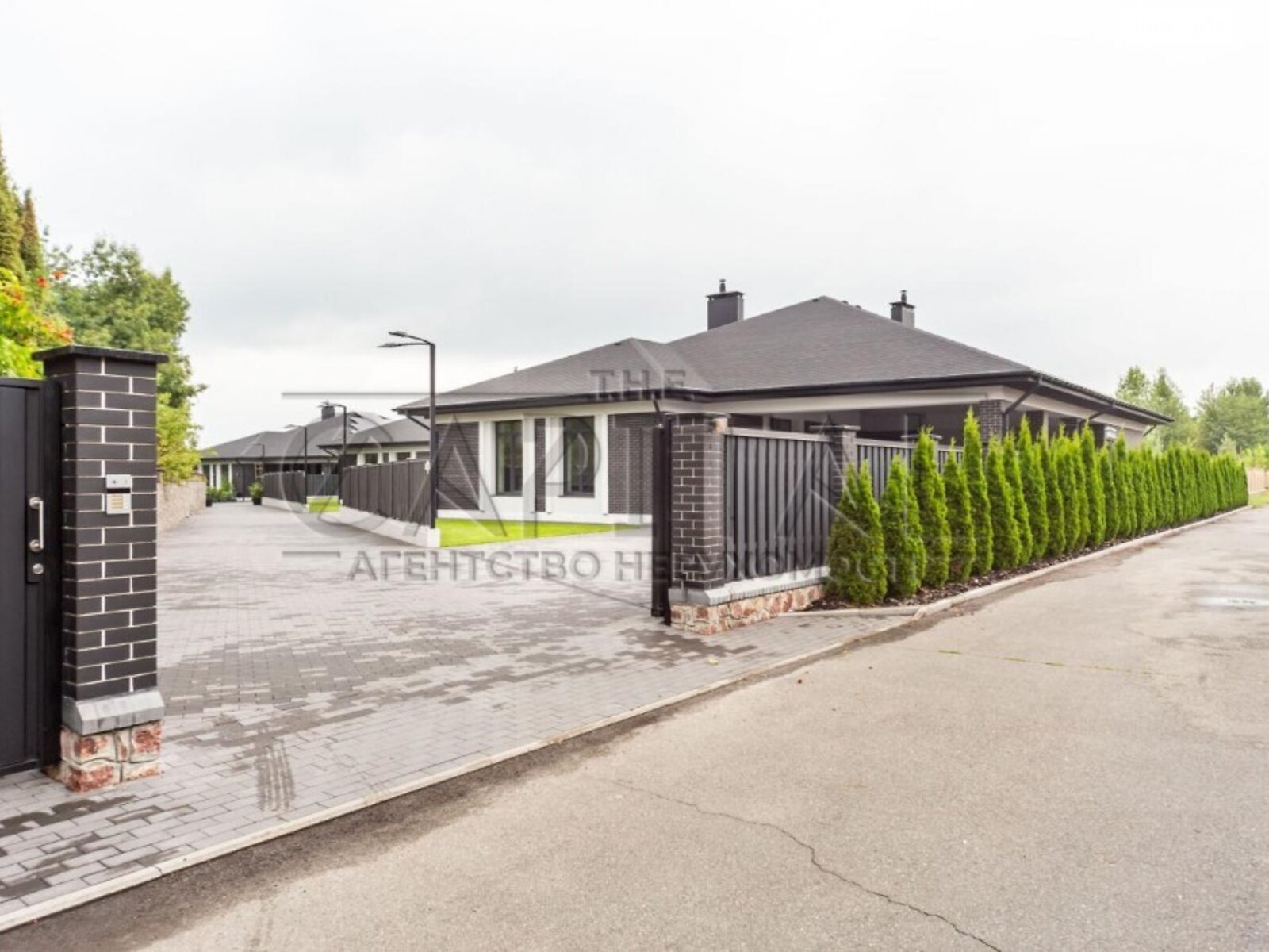 одноэтажный дом, 280 кв. м, кирпич. Продажа в Козине фото 1 одноэтажный дом, 280 кв. м, кирпич. Продажа в Козине фото 1