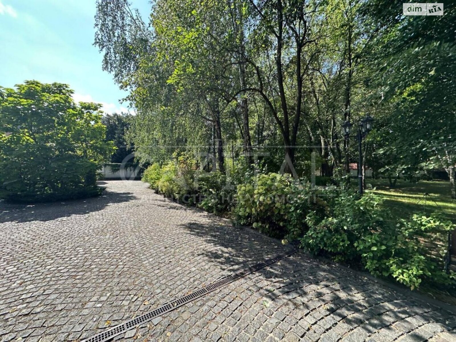 двоповерховий будинок, 1500 кв. м, цегла. Продаж у Козині фото 1 двоповерховий будинок, 1500 кв. м, цегла. Продаж у Козині фото 1