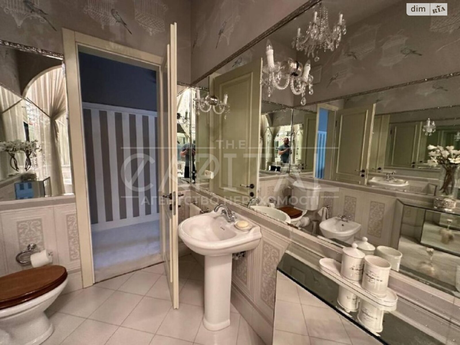 двоповерховий будинок, 1500 кв. м, цегла. Продаж у Козині фото 1 двоповерховий будинок, 1500 кв. м, цегла. Продаж у Козині фото 1