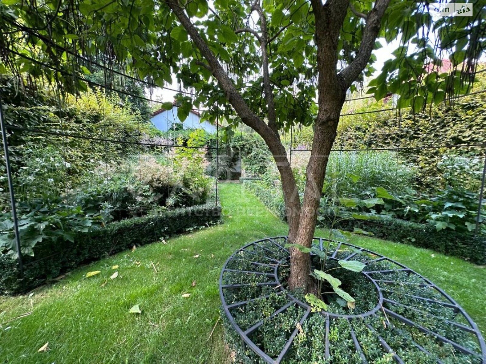 двухэтажный дом, 1500 кв. м, кирпич. Продажа в Козине фото 1