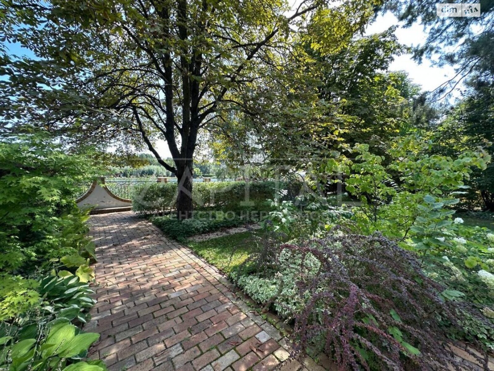 двухэтажный дом, 1500 кв. м, кирпич. Продажа в Козине фото 1