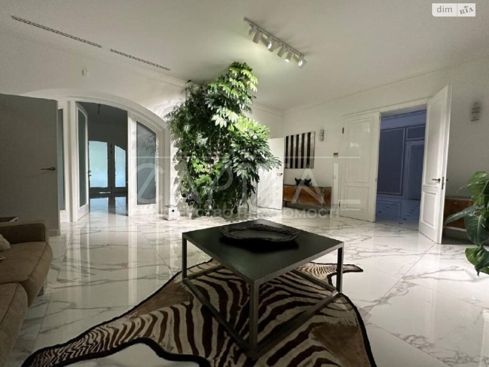 двухэтажный дом, 1500 кв. м, кирпич. Продажа в Козине фото 1