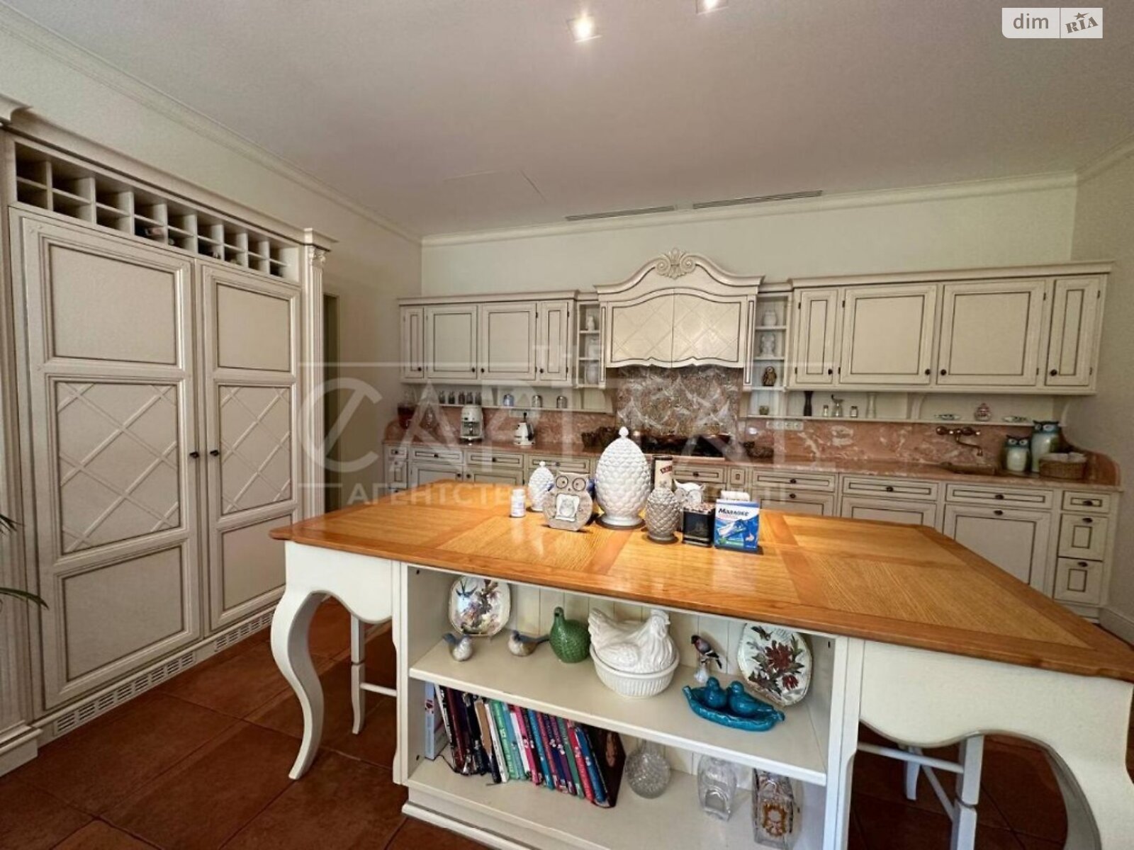 двухэтажный дом, 1500 кв. м, кирпич. Продажа в Козине фото 1