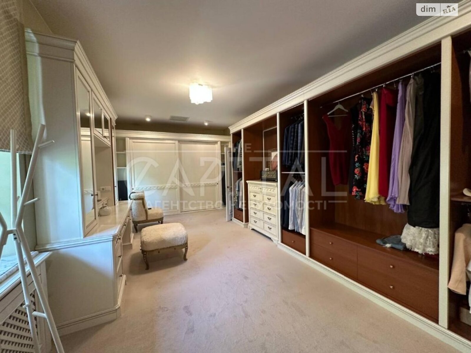 двухэтажный дом, 1500 кв. м, кирпич. Продажа в Козине фото 1