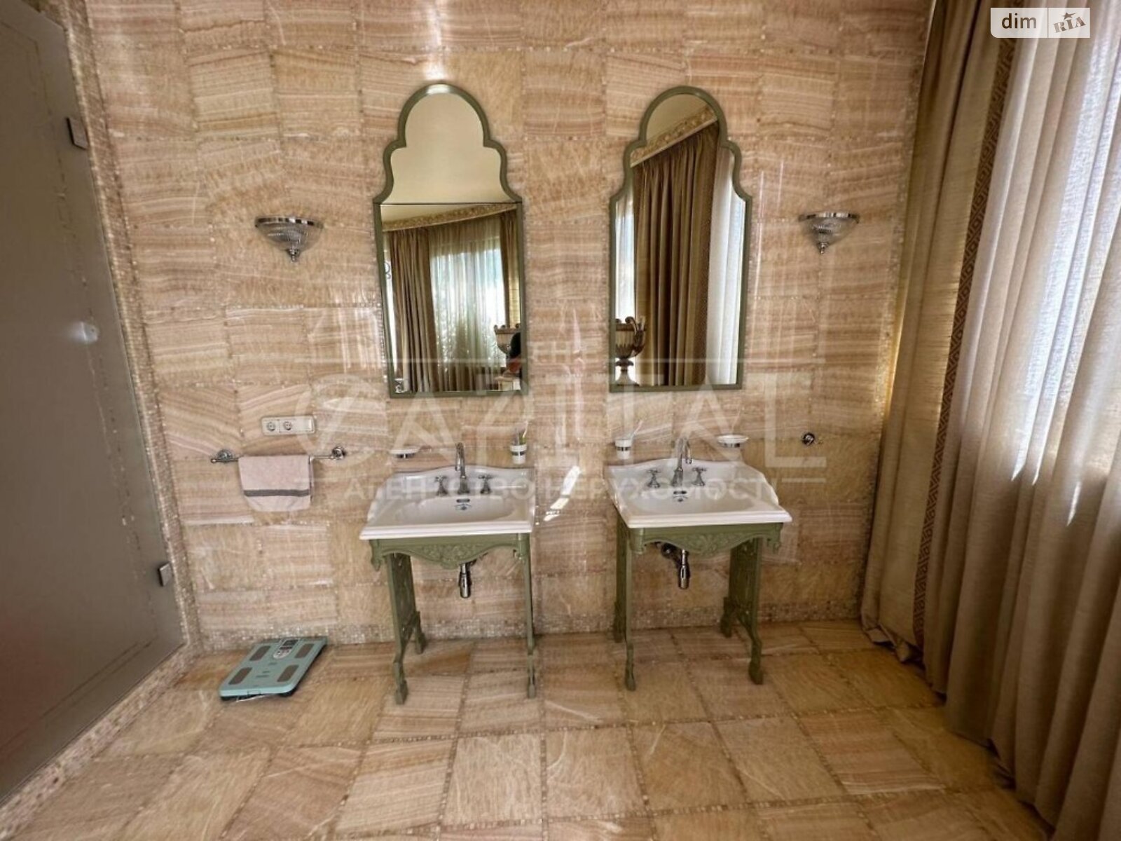 двухэтажный дом, 1500 кв. м, кирпич. Продажа в Козине фото 1