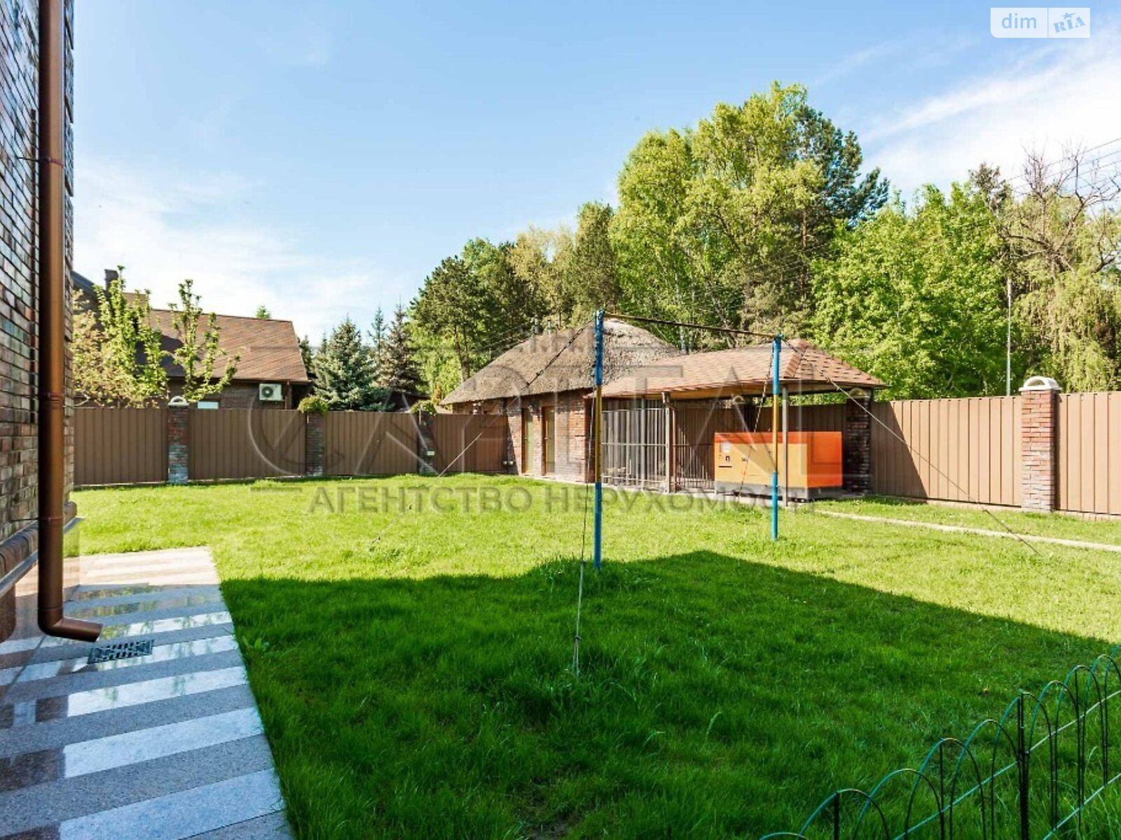 двоповерховий будинок, 1086.6 кв. м, цегла. Продаж у Козині фото 1 двоповерховий будинок, 1086.6 кв. м, цегла. Продаж у Козині фото 1