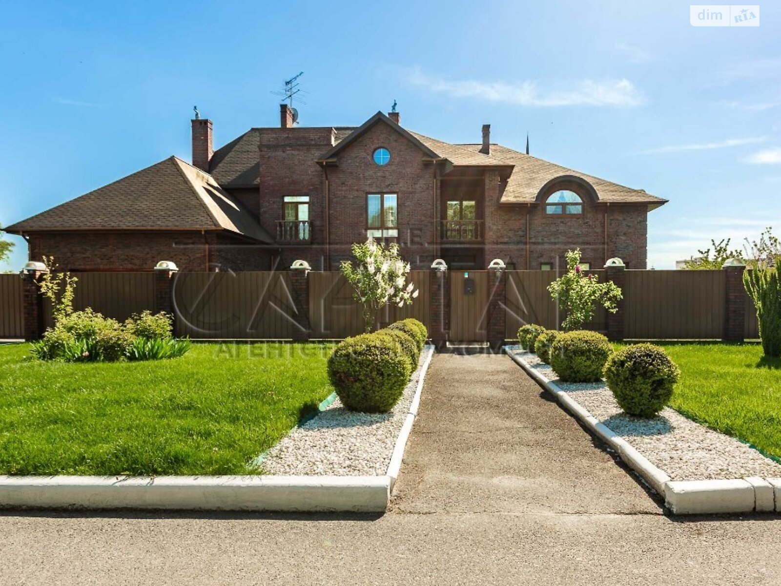 двоповерховий будинок, 1086.6 кв. м, цегла. Продаж у Козині фото 1 двоповерховий будинок, 1086.6 кв. м, цегла. Продаж у Козині фото 1