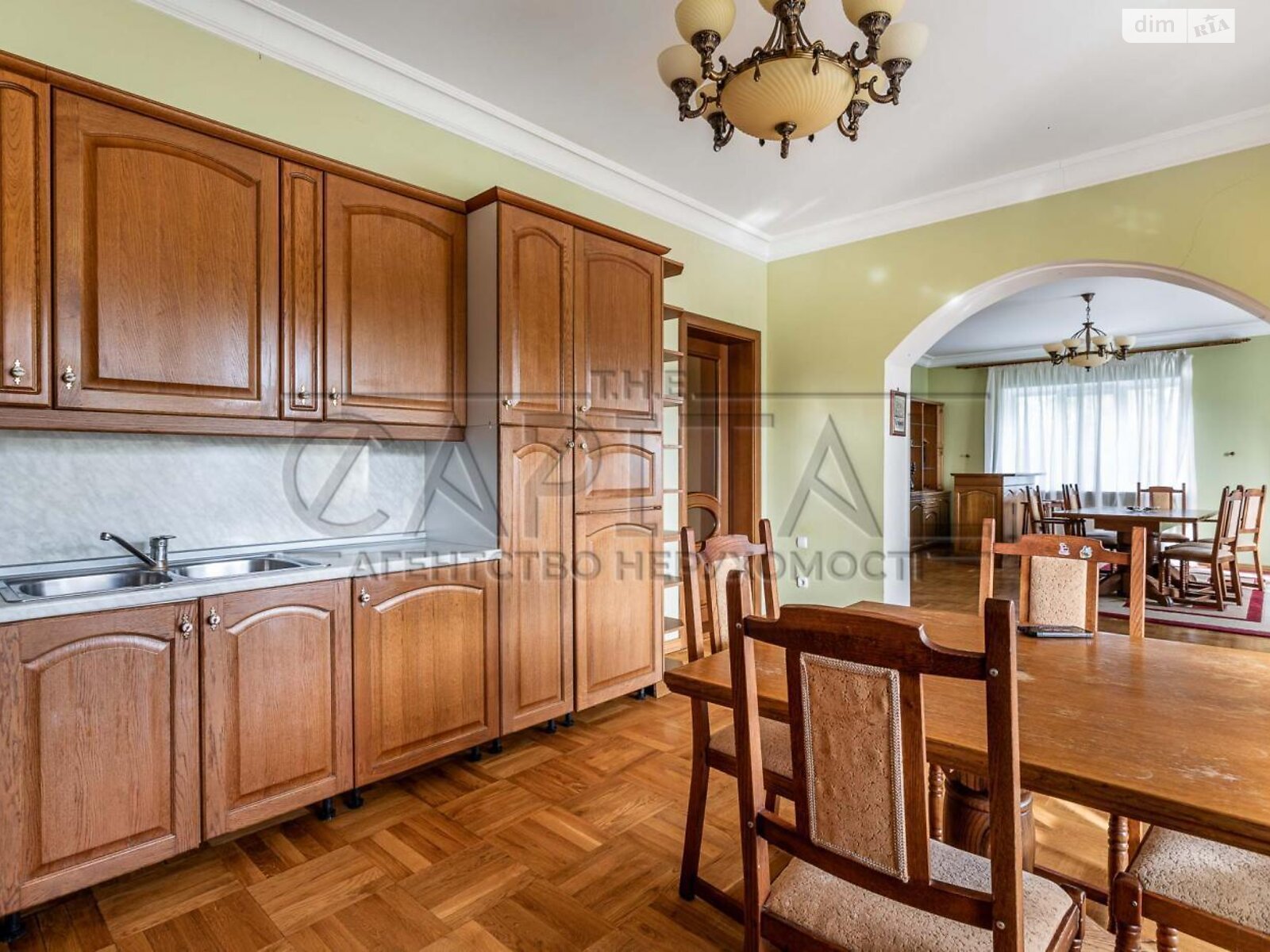 триповерховий будинок з гаражем, 490 кв. м, цегла. Продаж у Козині фото 1 триповерховий будинок з гаражем, 490 кв. м, цегла. Продаж у Козині фото 1