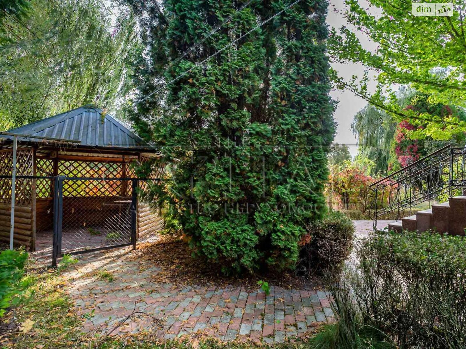 триповерховий будинок з гаражем, 490 кв. м, цегла. Продаж у Козині фото 1 триповерховий будинок з гаражем, 490 кв. м, цегла. Продаж у Козині фото 1