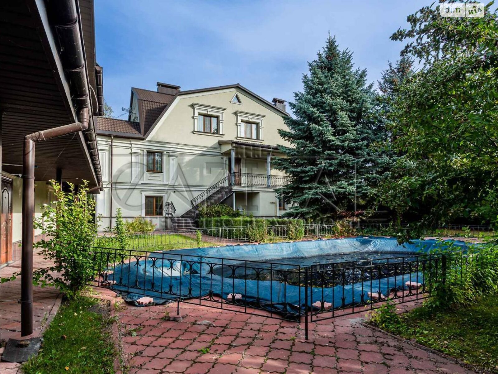 триповерховий будинок з гаражем, 490 кв. м, цегла. Продаж у Козині фото 1 триповерховий будинок з гаражем, 490 кв. м, цегла. Продаж у Козині фото 1