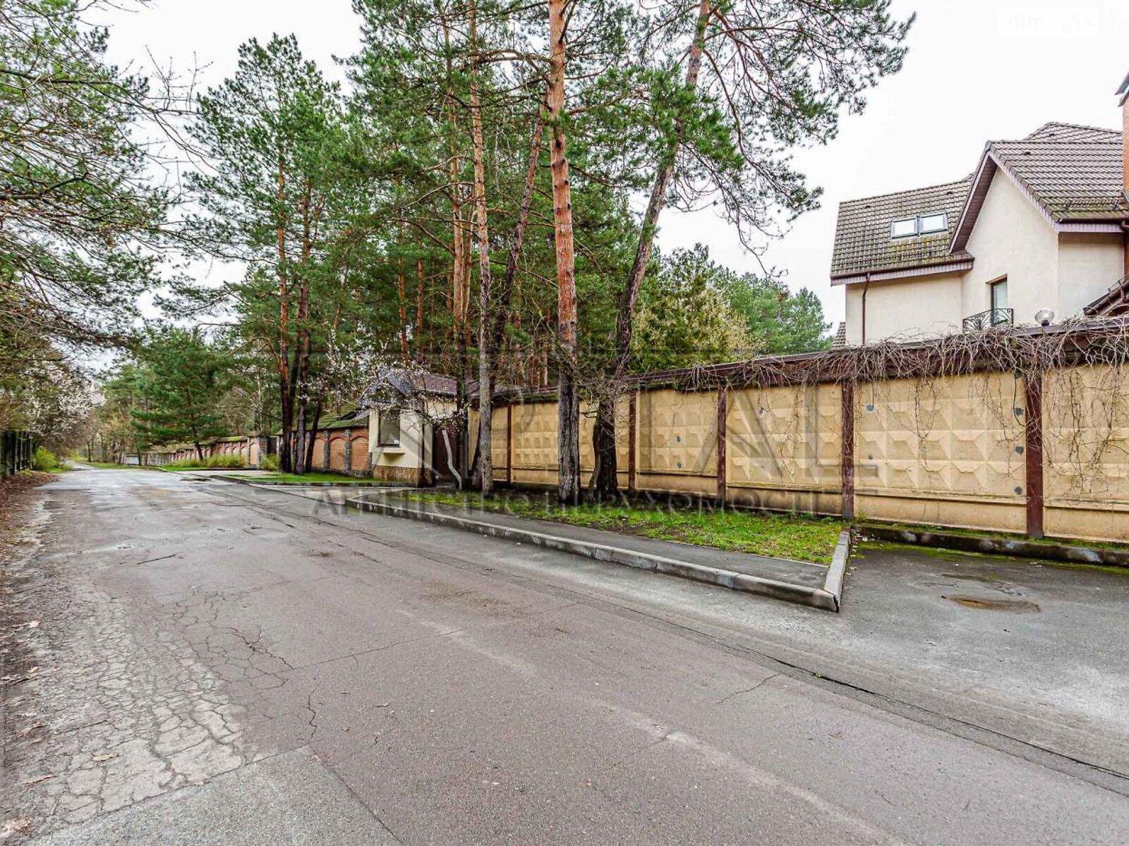 триповерховий будинок, 2300 кв. м, цегла. Продаж у Козині фото 1 триповерховий будинок, 2300 кв. м, цегла. Продаж у Козині фото 1