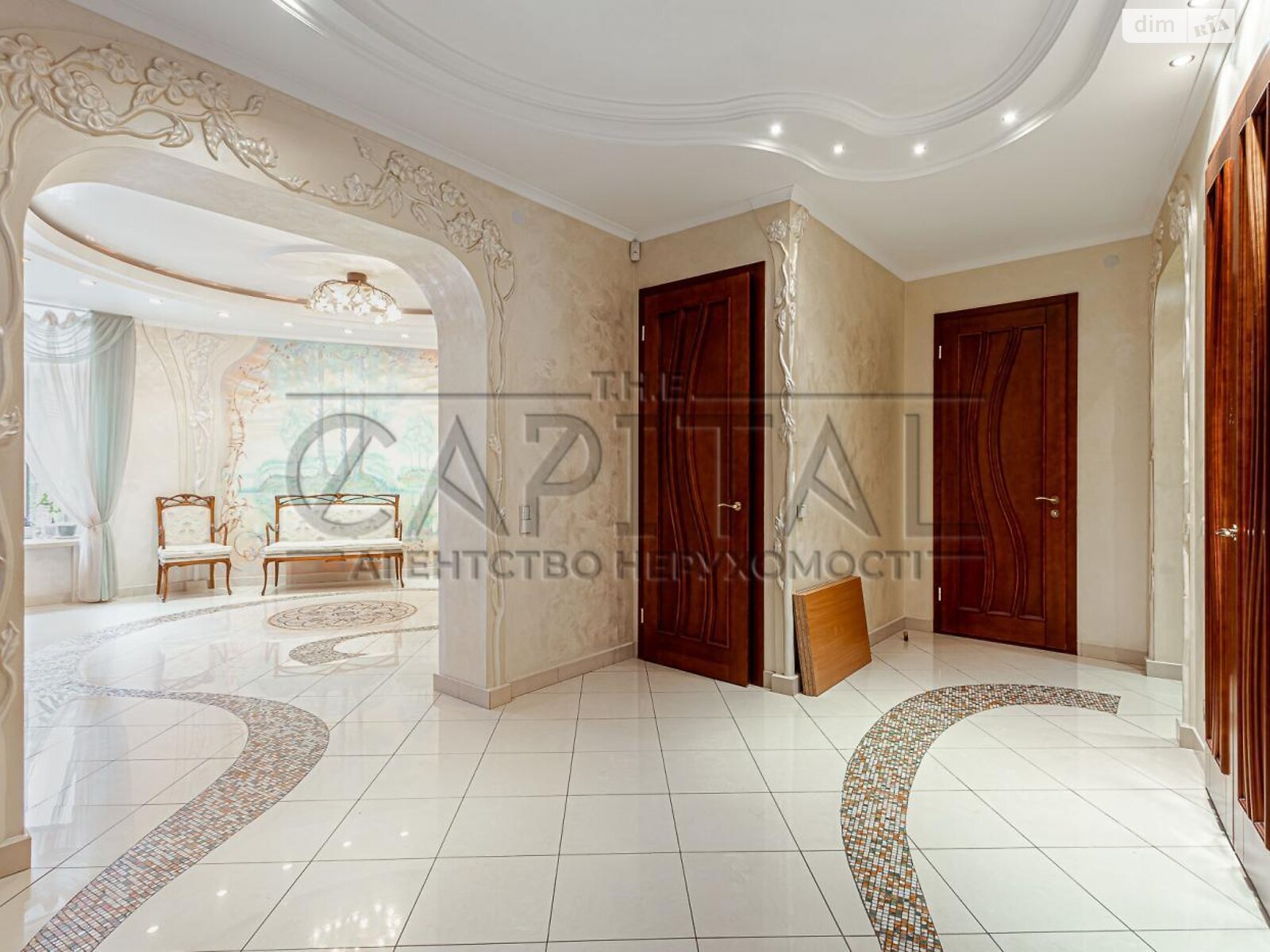 триповерховий будинок, 2300 кв. м, цегла. Продаж у Козині фото 1 триповерховий будинок, 2300 кв. м, цегла. Продаж у Козині фото 1