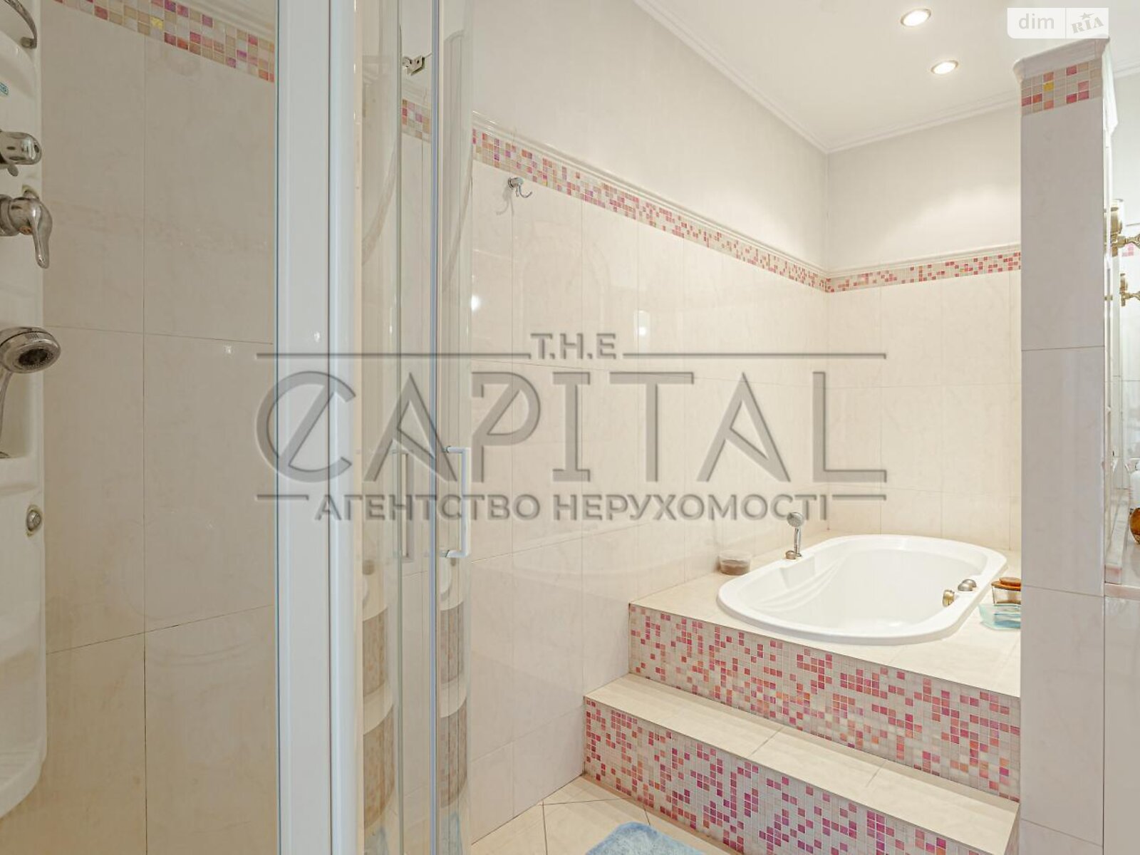 триповерховий будинок, 2300 кв. м, цегла. Продаж у Козині фото 1 триповерховий будинок, 2300 кв. м, цегла. Продаж у Козині фото 1