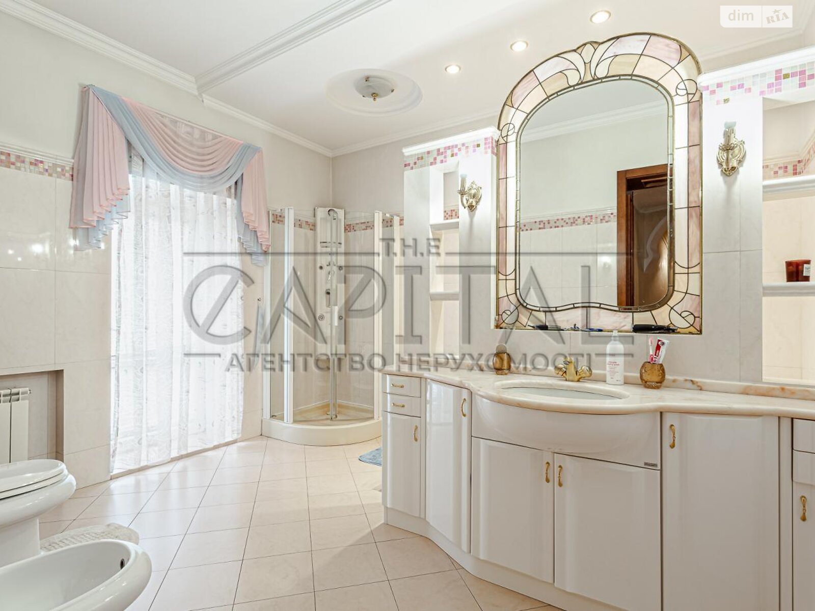 триповерховий будинок, 2300 кв. м, цегла. Продаж у Козині фото 1 триповерховий будинок, 2300 кв. м, цегла. Продаж у Козині фото 1